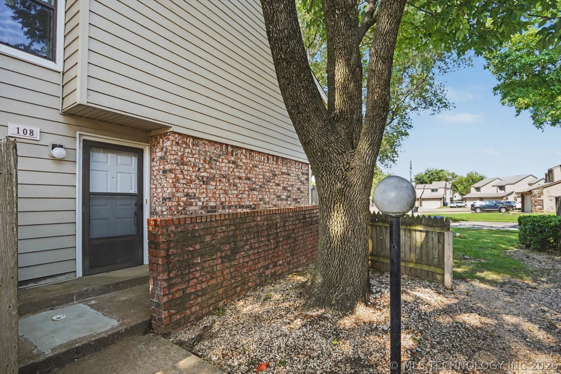2701 S Juniper Avenue W 108 Property Photo 28