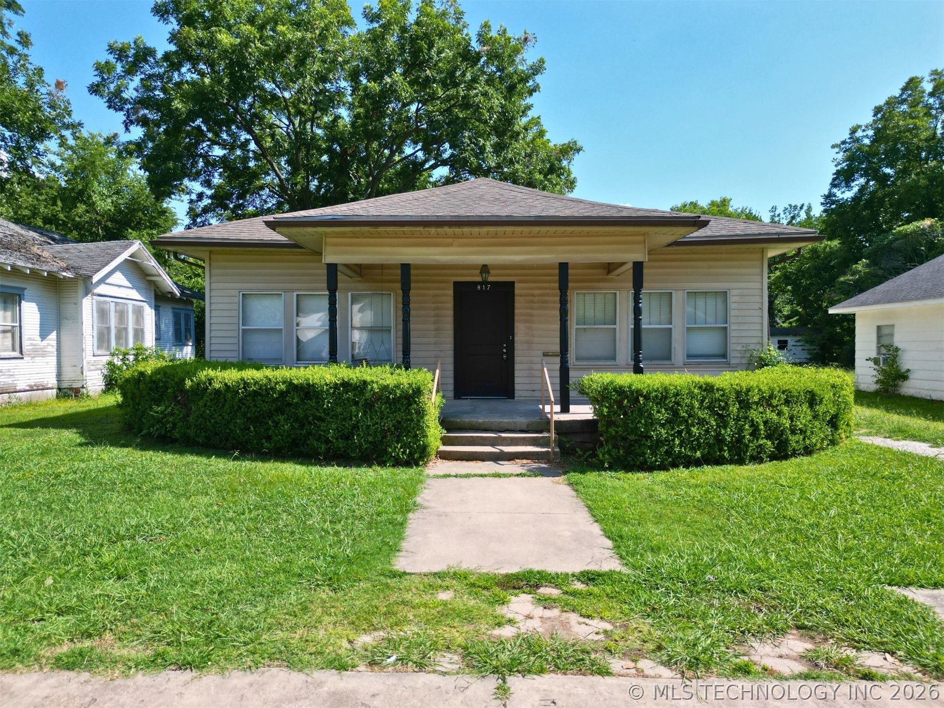 817 E 15th Property Photo 1