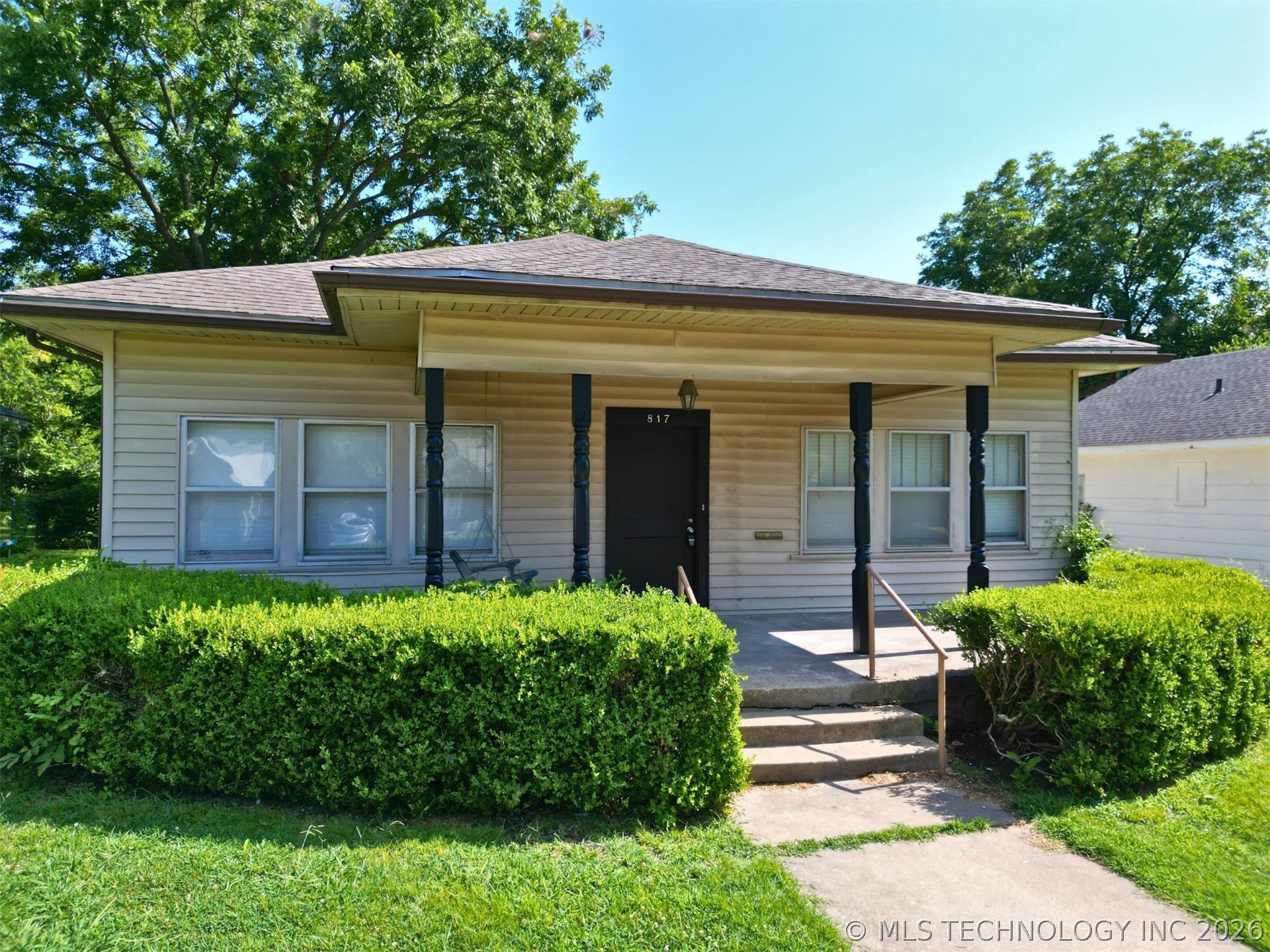 817 E 15th Property Photo 2