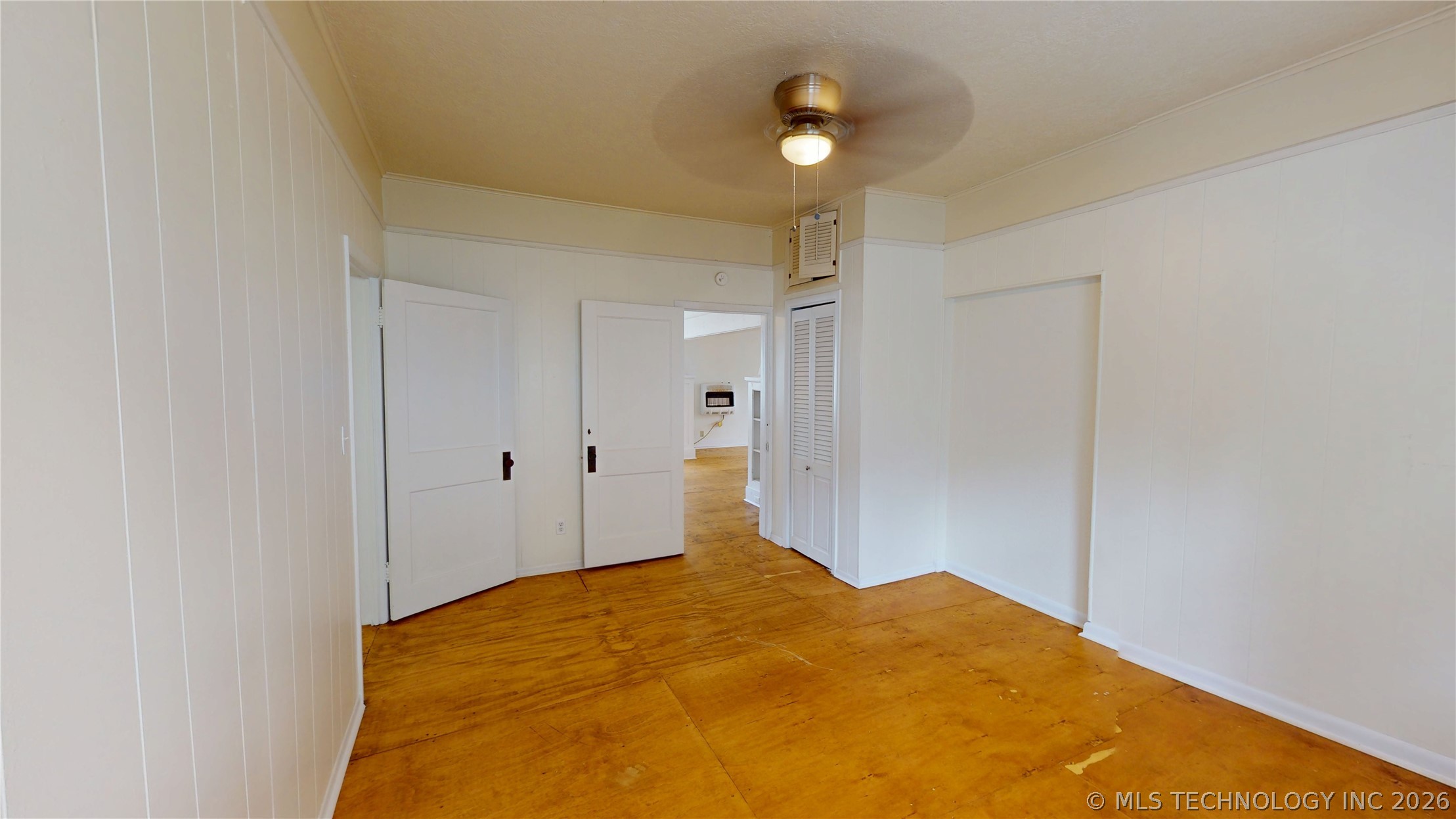 817 E 15th Property Photo 16