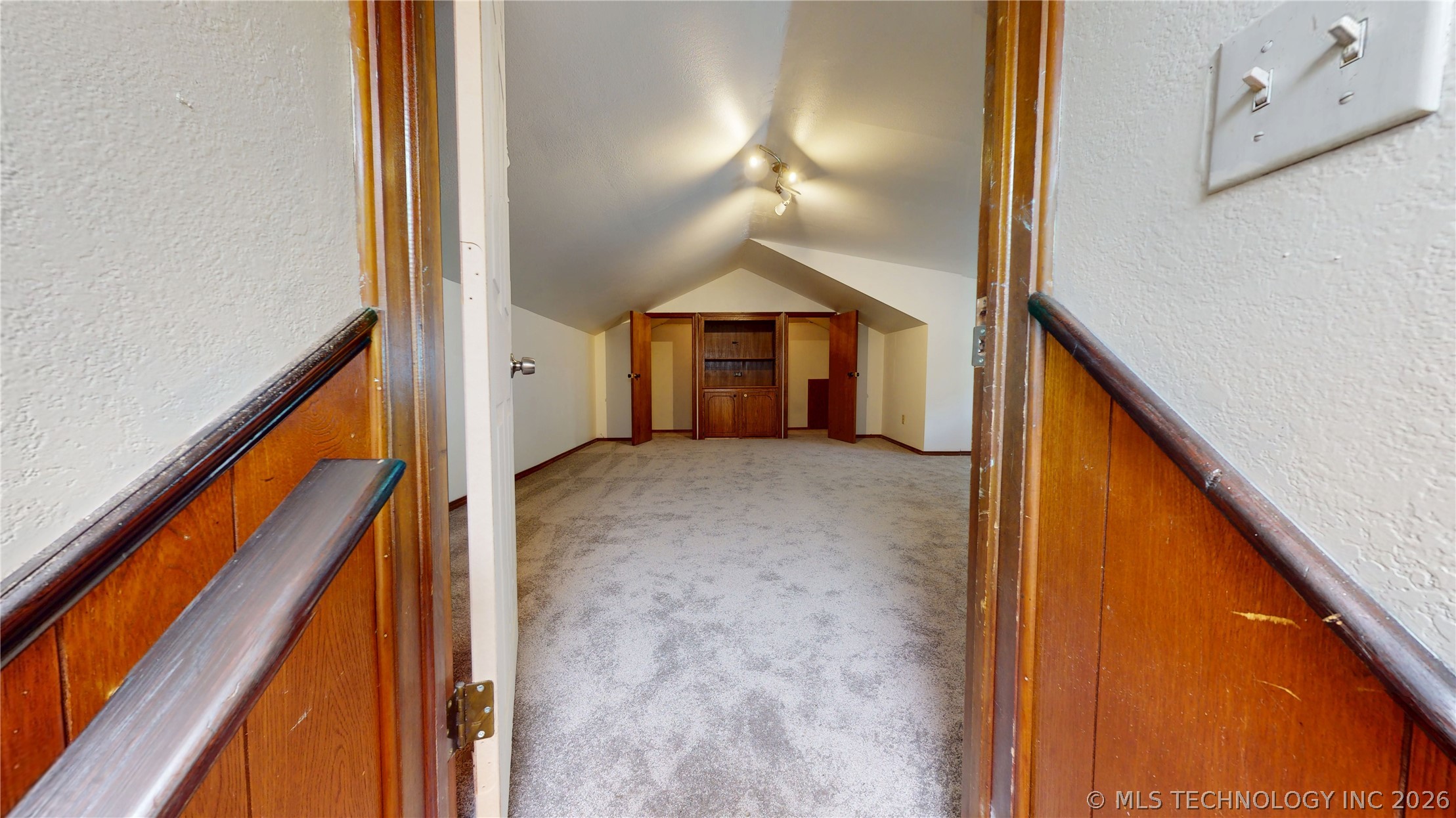817 E 15th Property Photo 33