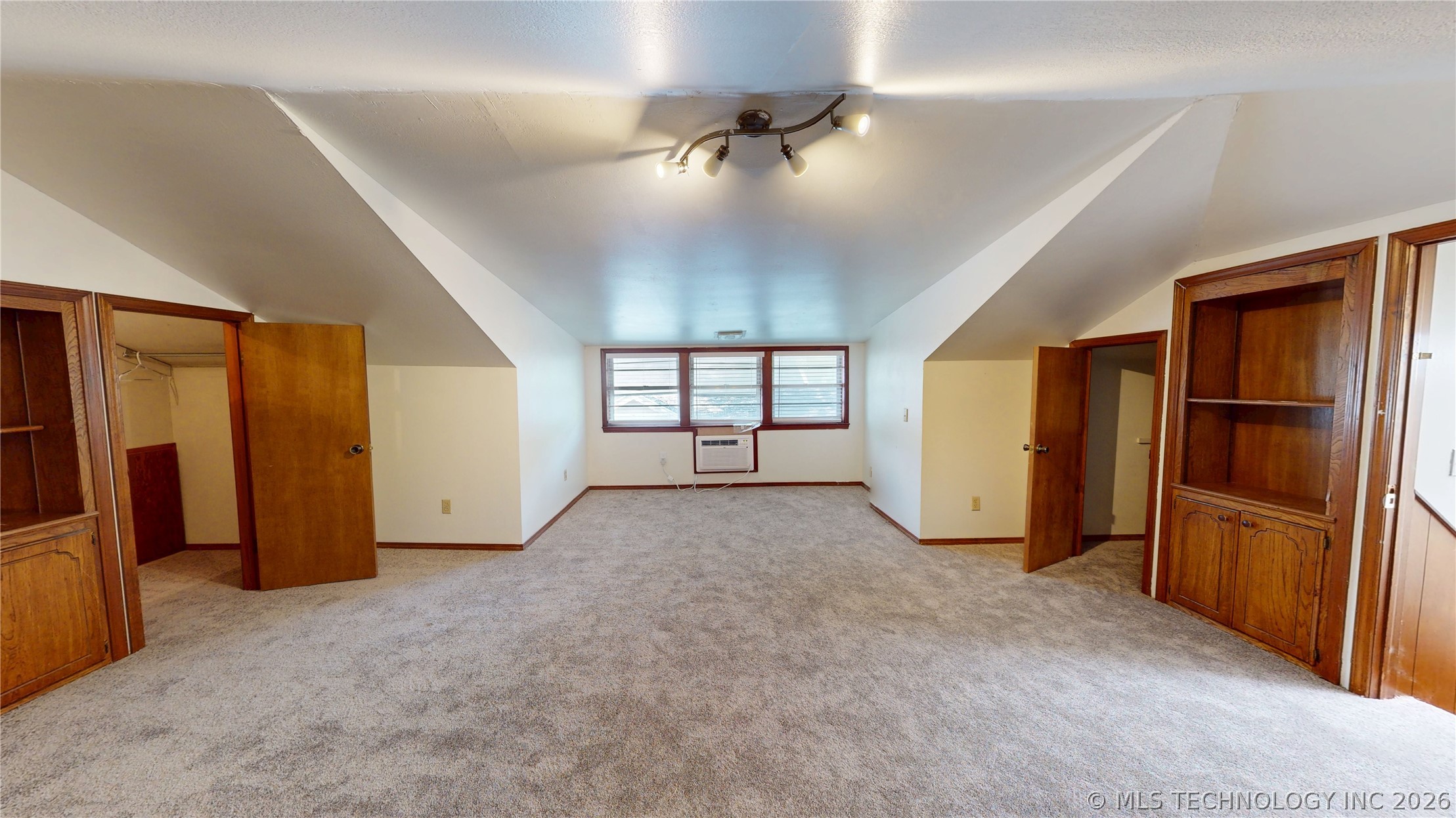 817 E 15th Property Photo 35