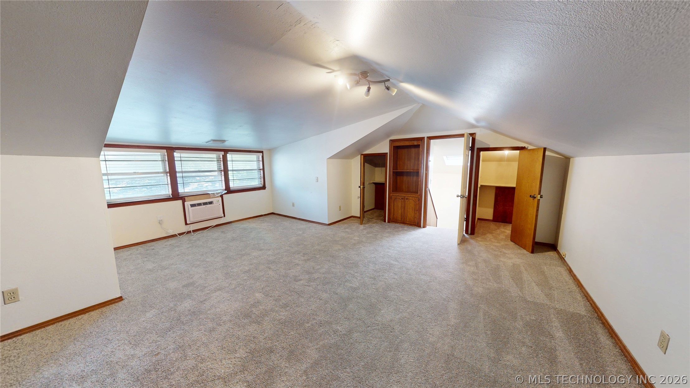 817 E 15th Property Photo 36