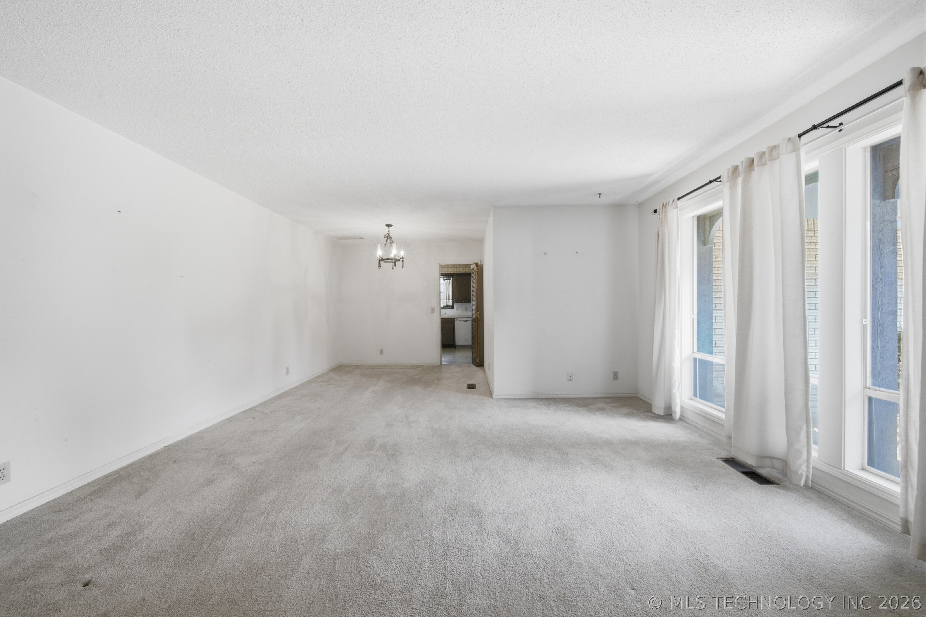 2536 S 111th East Avenue Property Photo 6