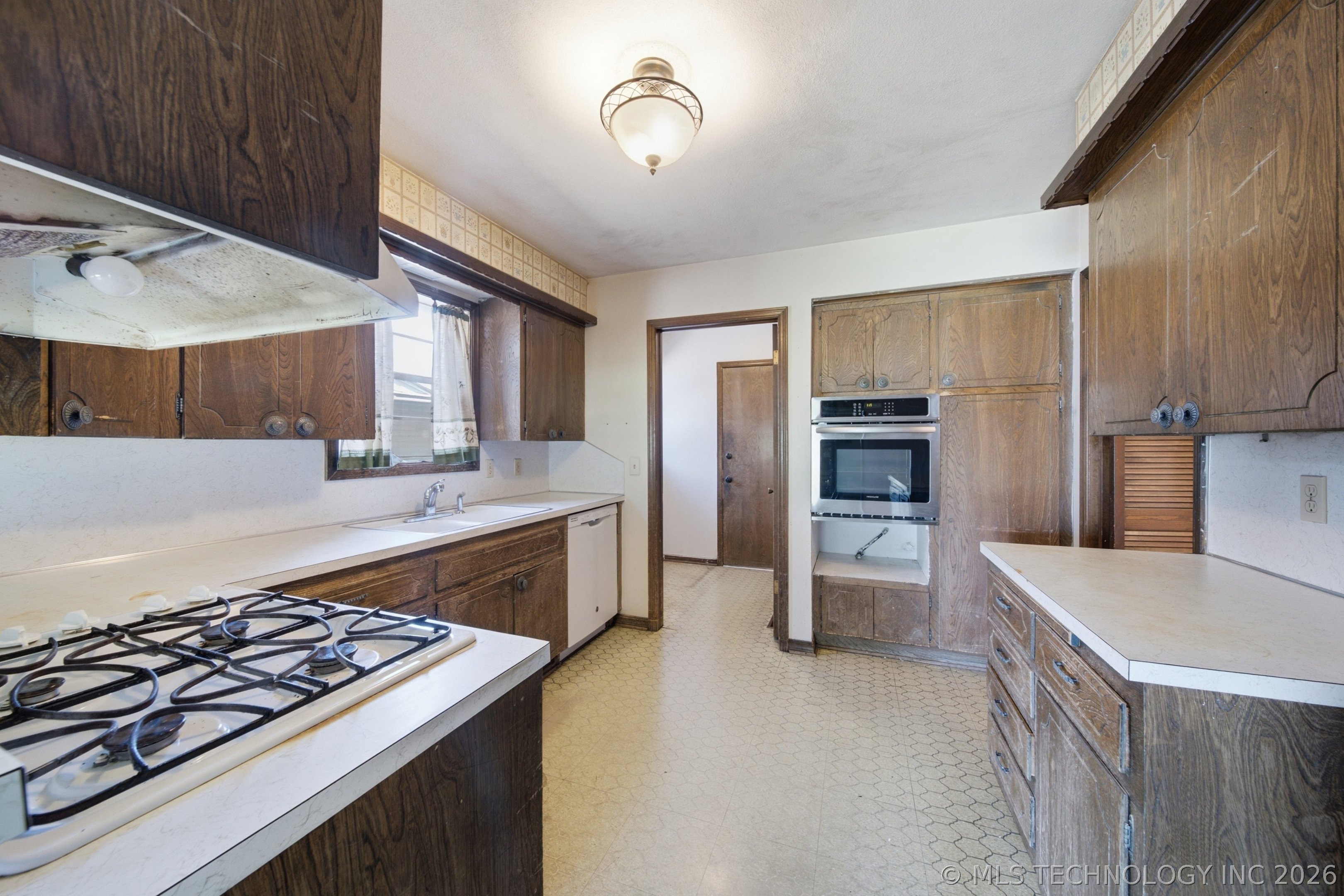 2536 S 111th East Avenue Property Photo 10