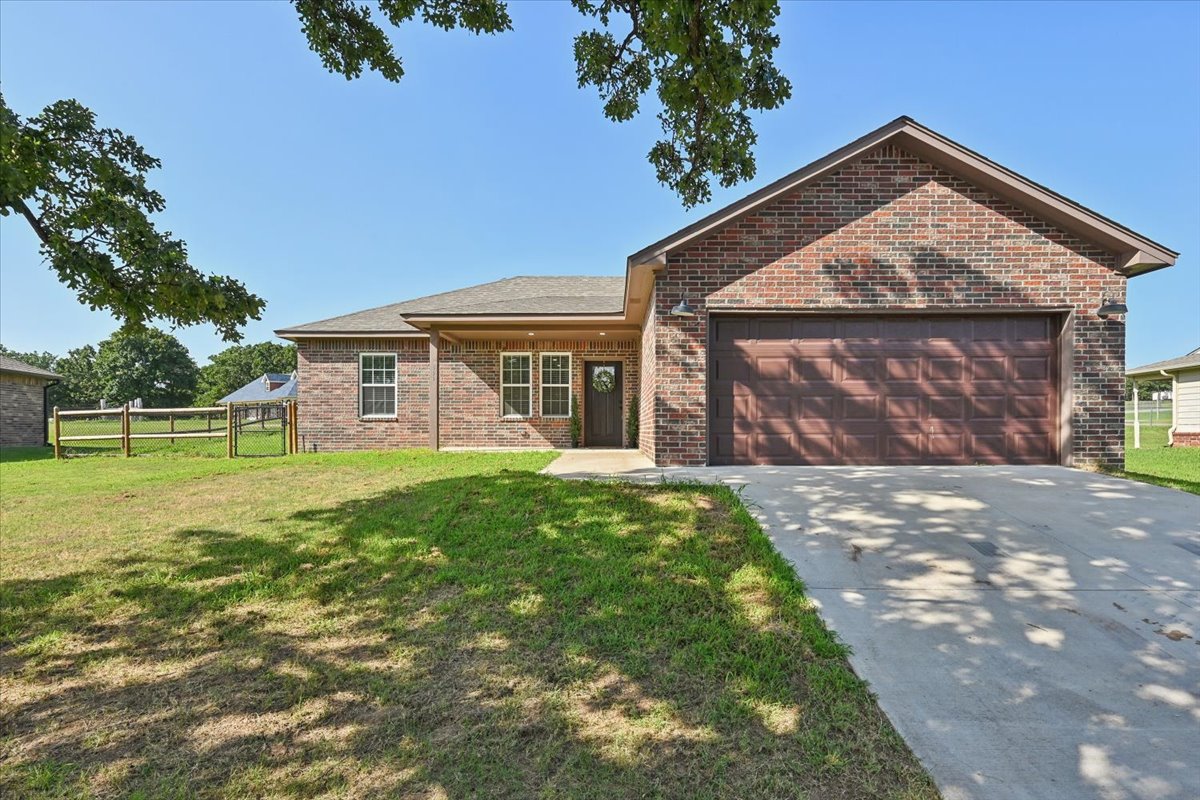 800 Grand Place Property Photo 1