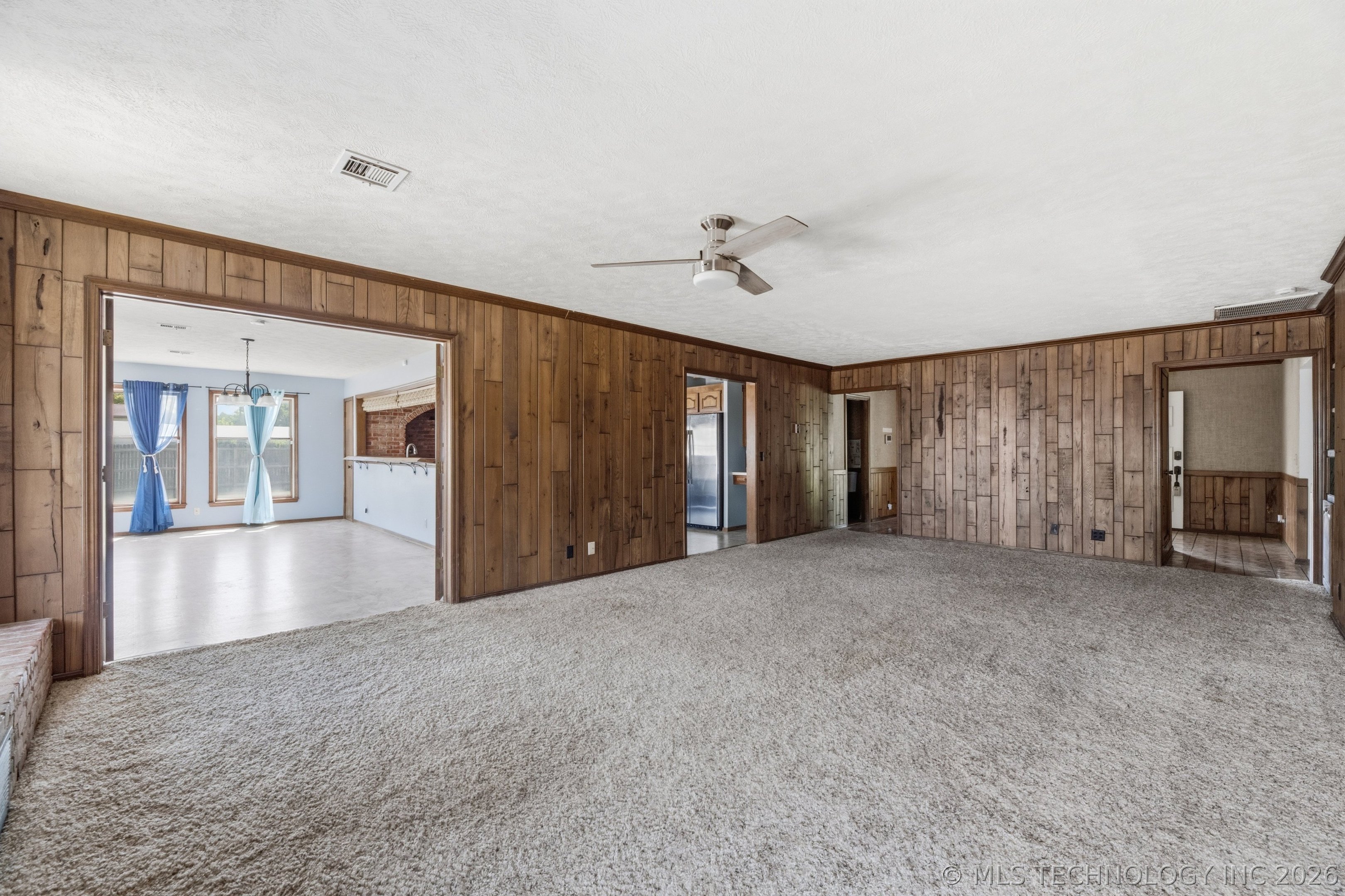 4000 Lakeview Drive Property Photo 7