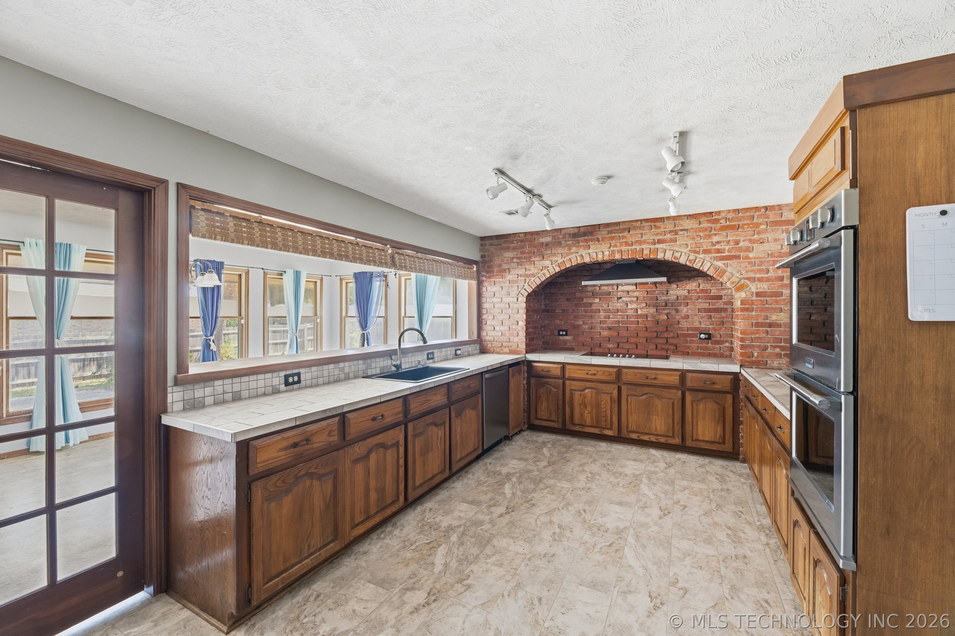 4000 Lakeview Drive Property Photo 10