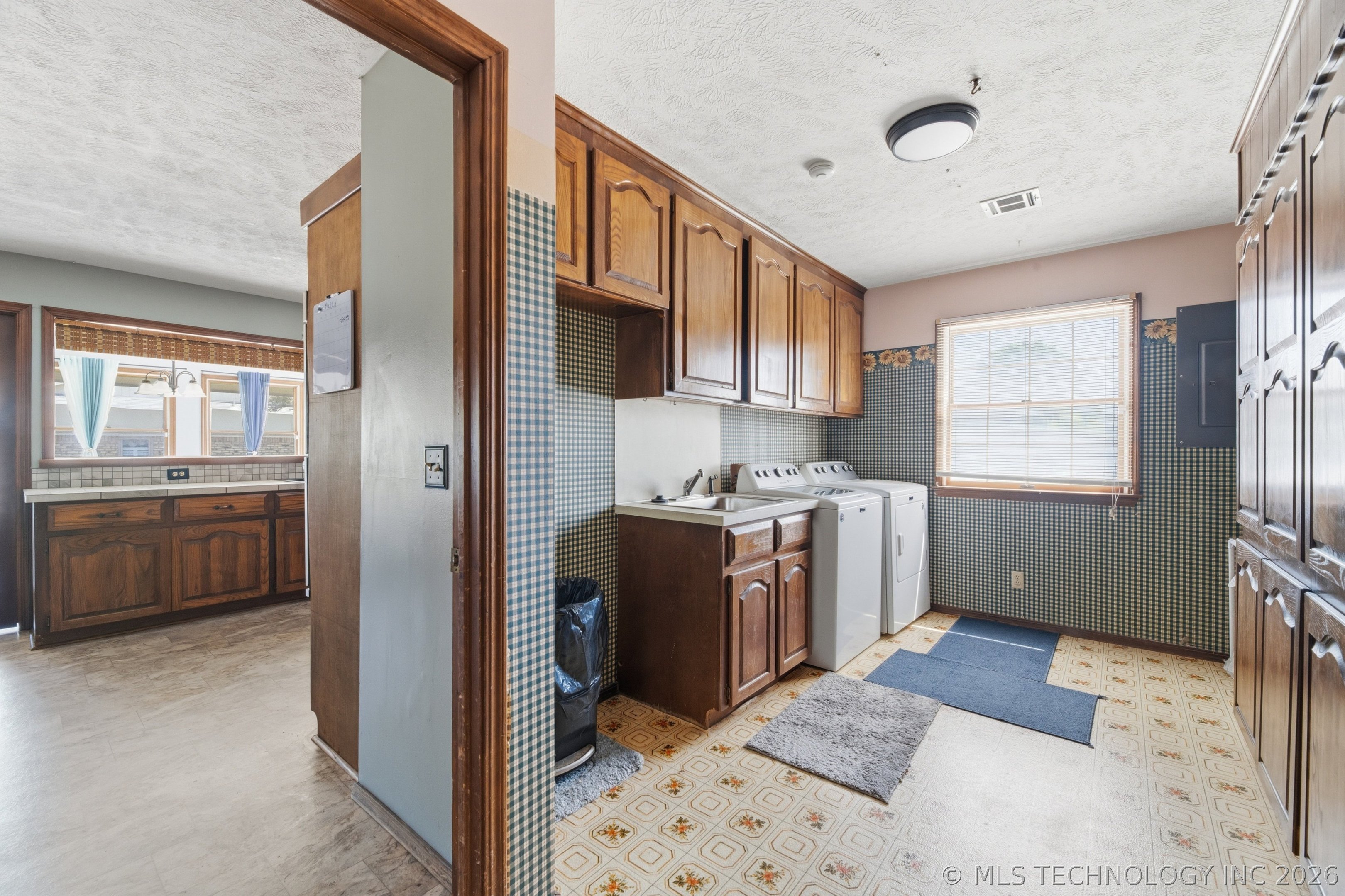 4000 Lakeview Drive Property Photo 16