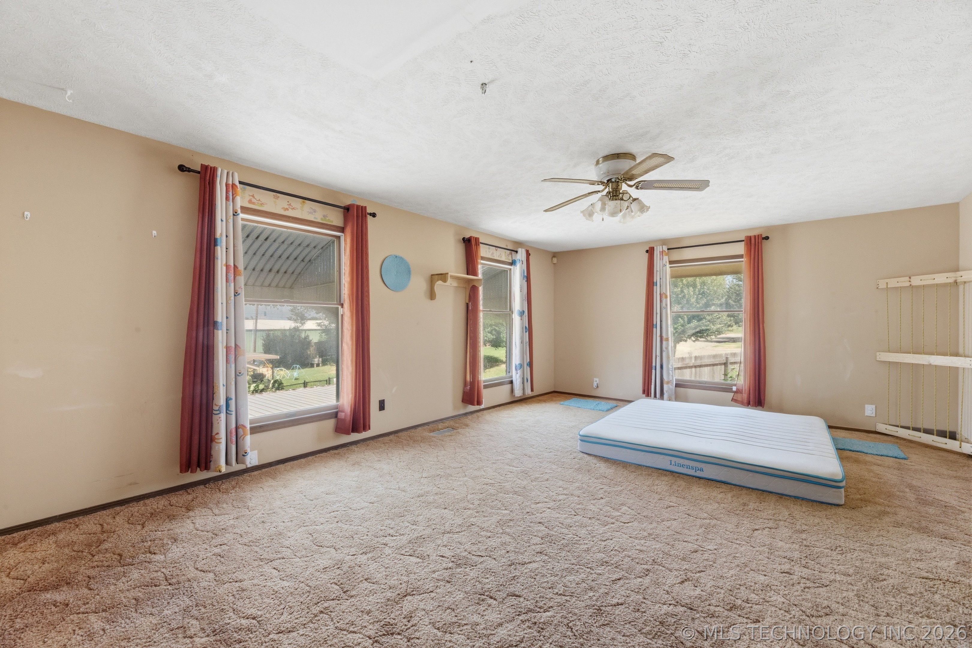 4000 Lakeview Drive Property Photo 18