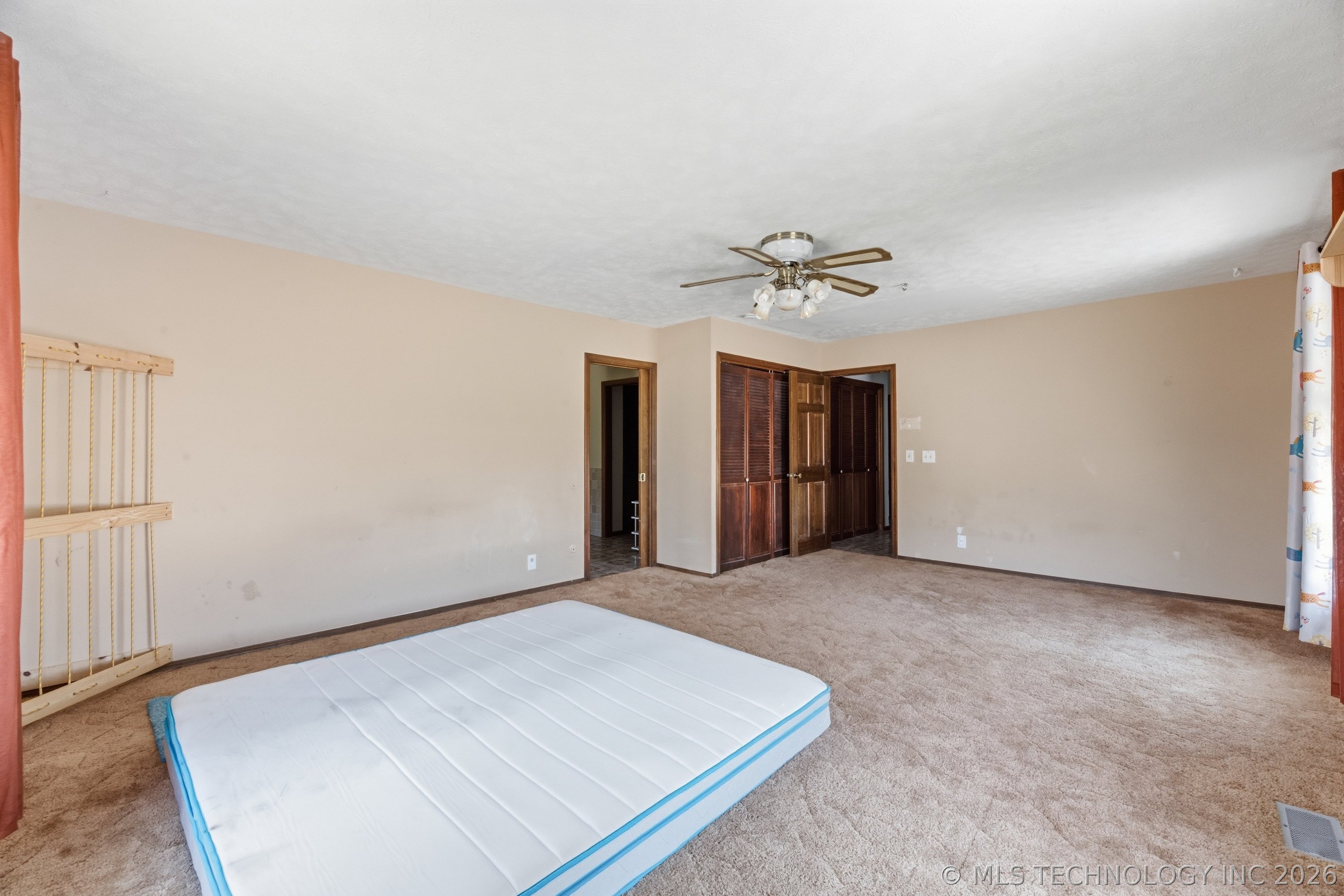 4000 Lakeview Drive Property Photo 19