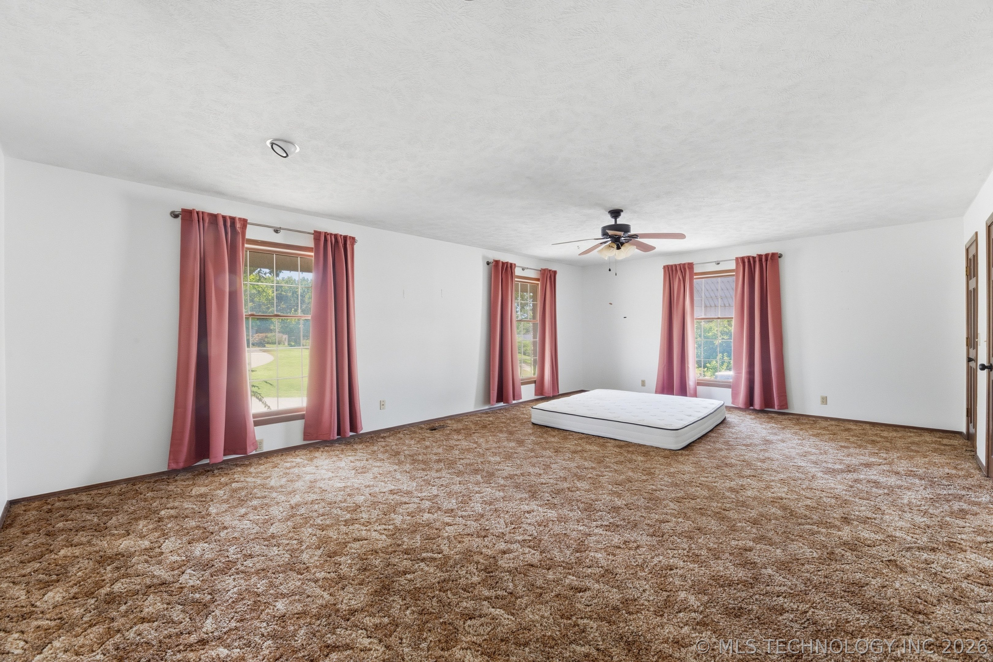 4000 Lakeview Drive Property Photo 24