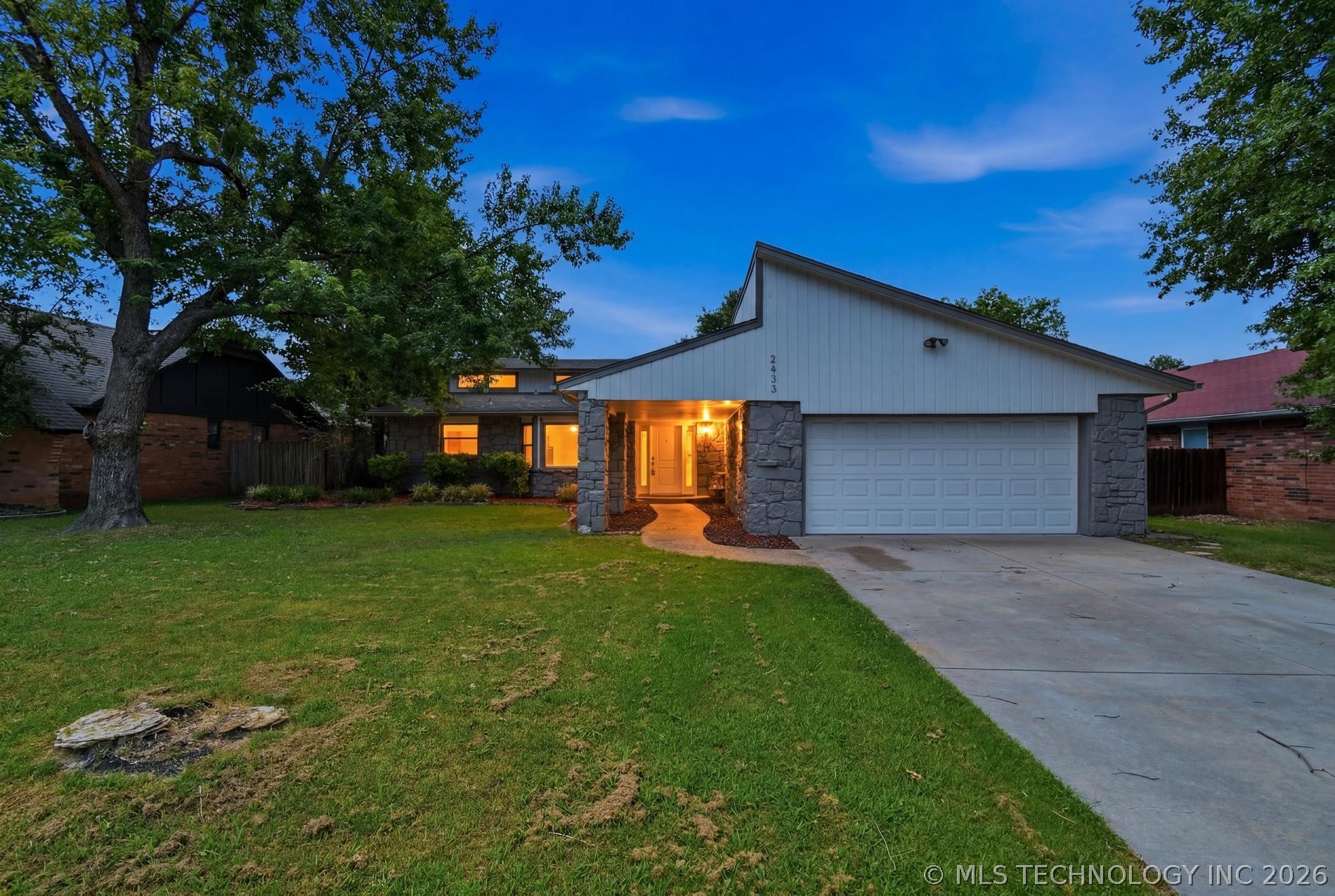 2633 W Dallas Street Property Photo 2