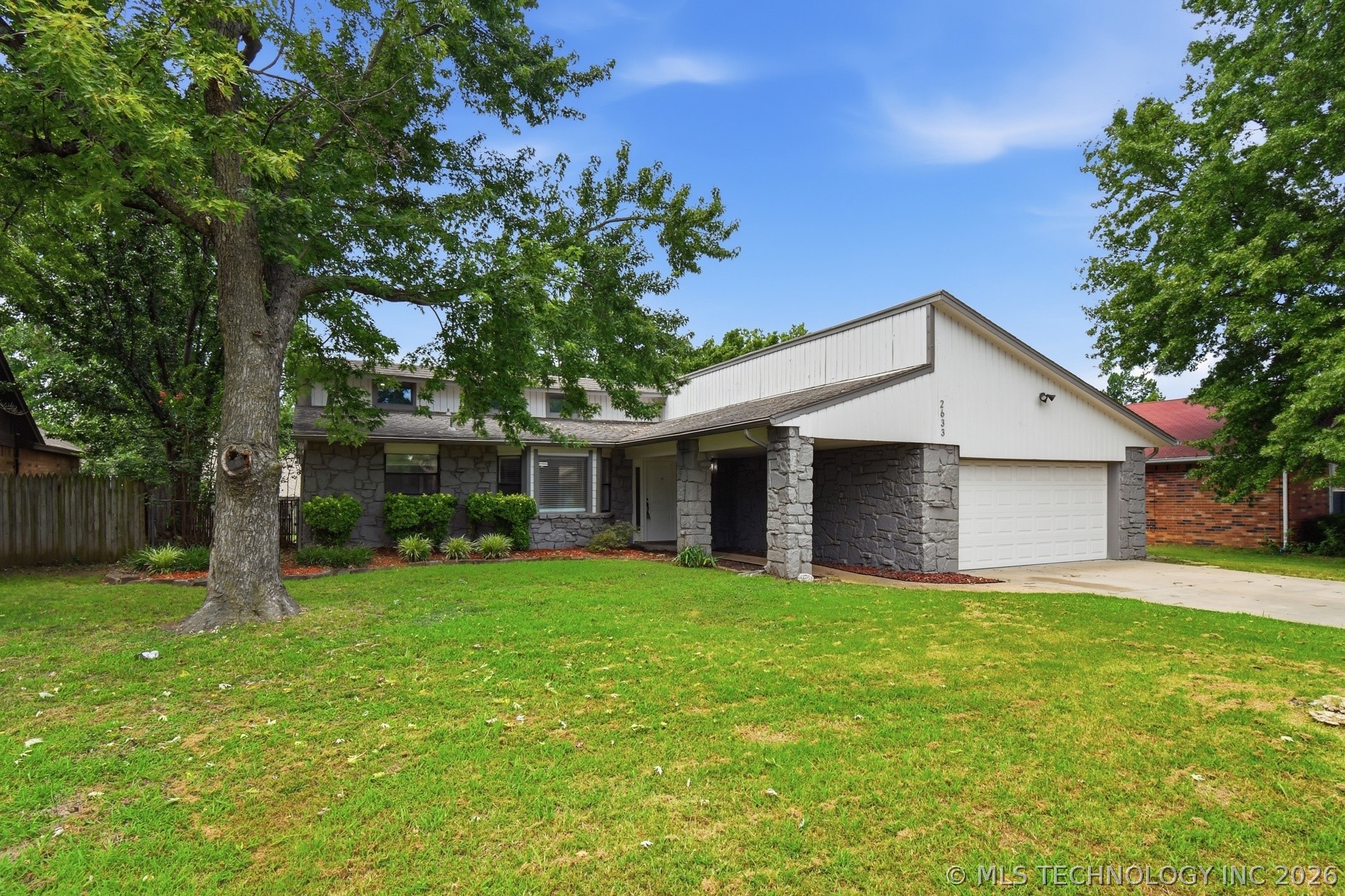 2633 W Dallas Street Property Photo 3