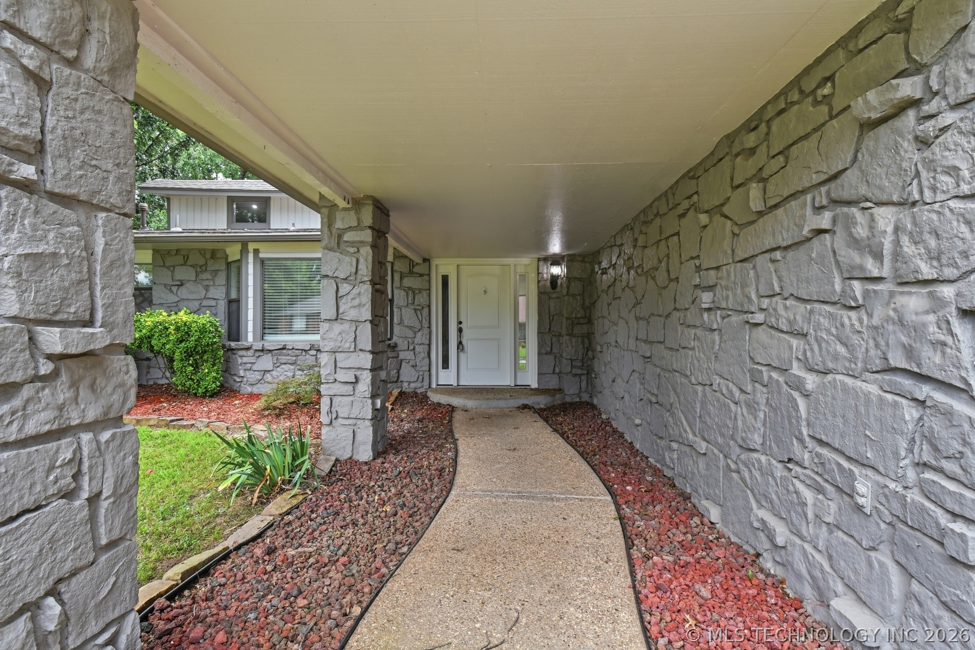 2633 W Dallas Street Property Photo 5