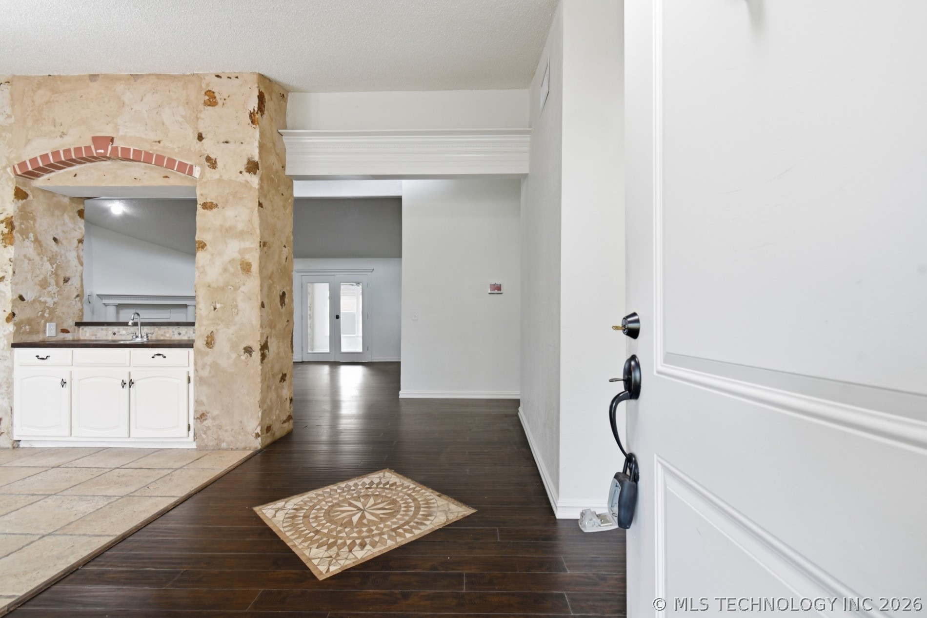 2633 W Dallas Street Property Photo 6