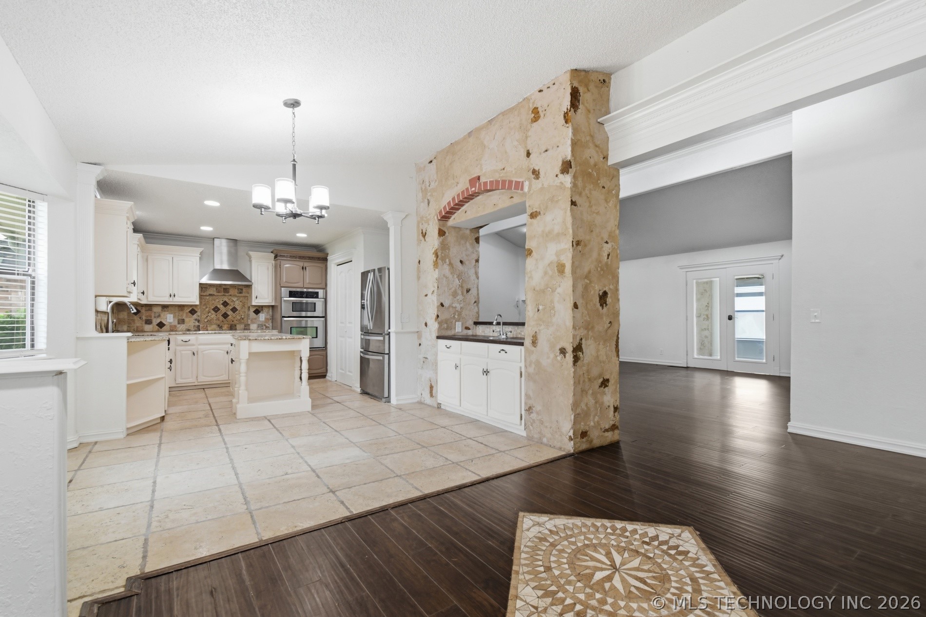2633 W Dallas Street Property Photo 8