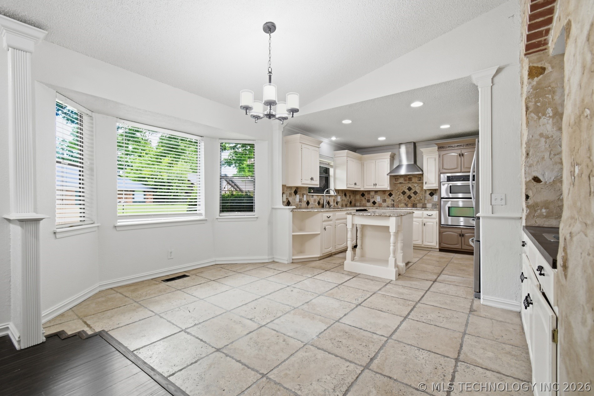 2633 W Dallas Street Property Photo 9