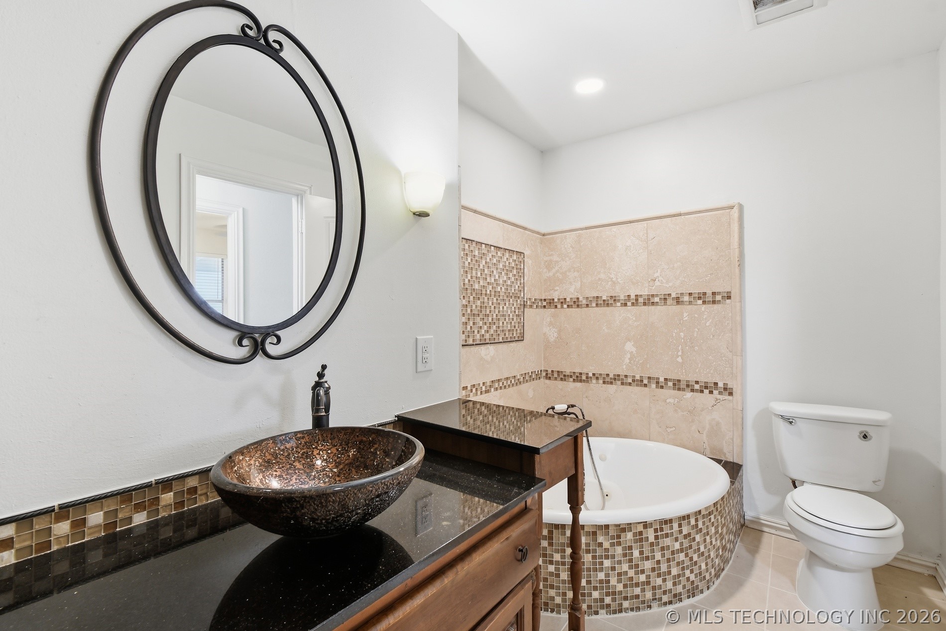 2633 W Dallas Street Property Photo 21