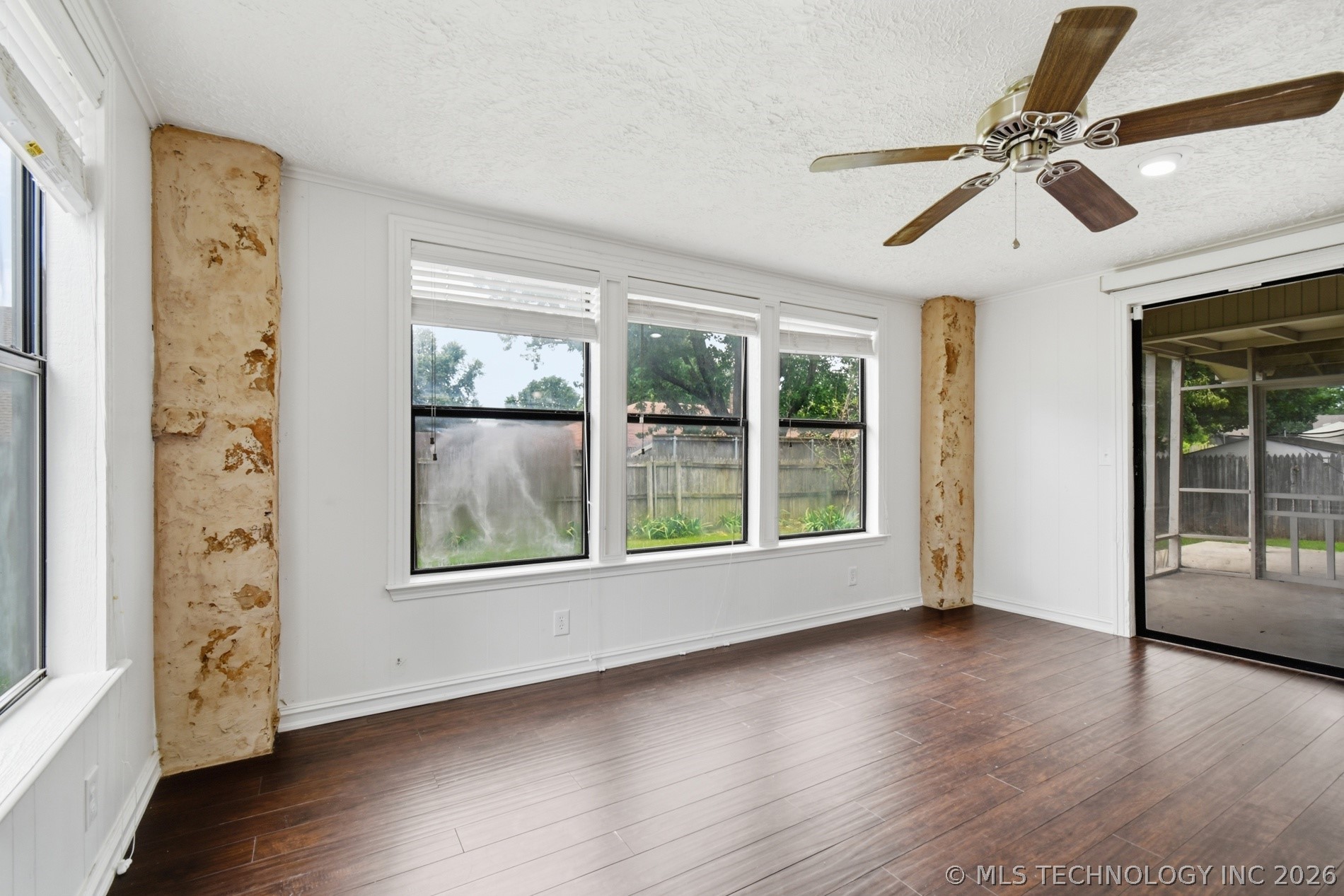 2633 W Dallas Street Property Photo 31