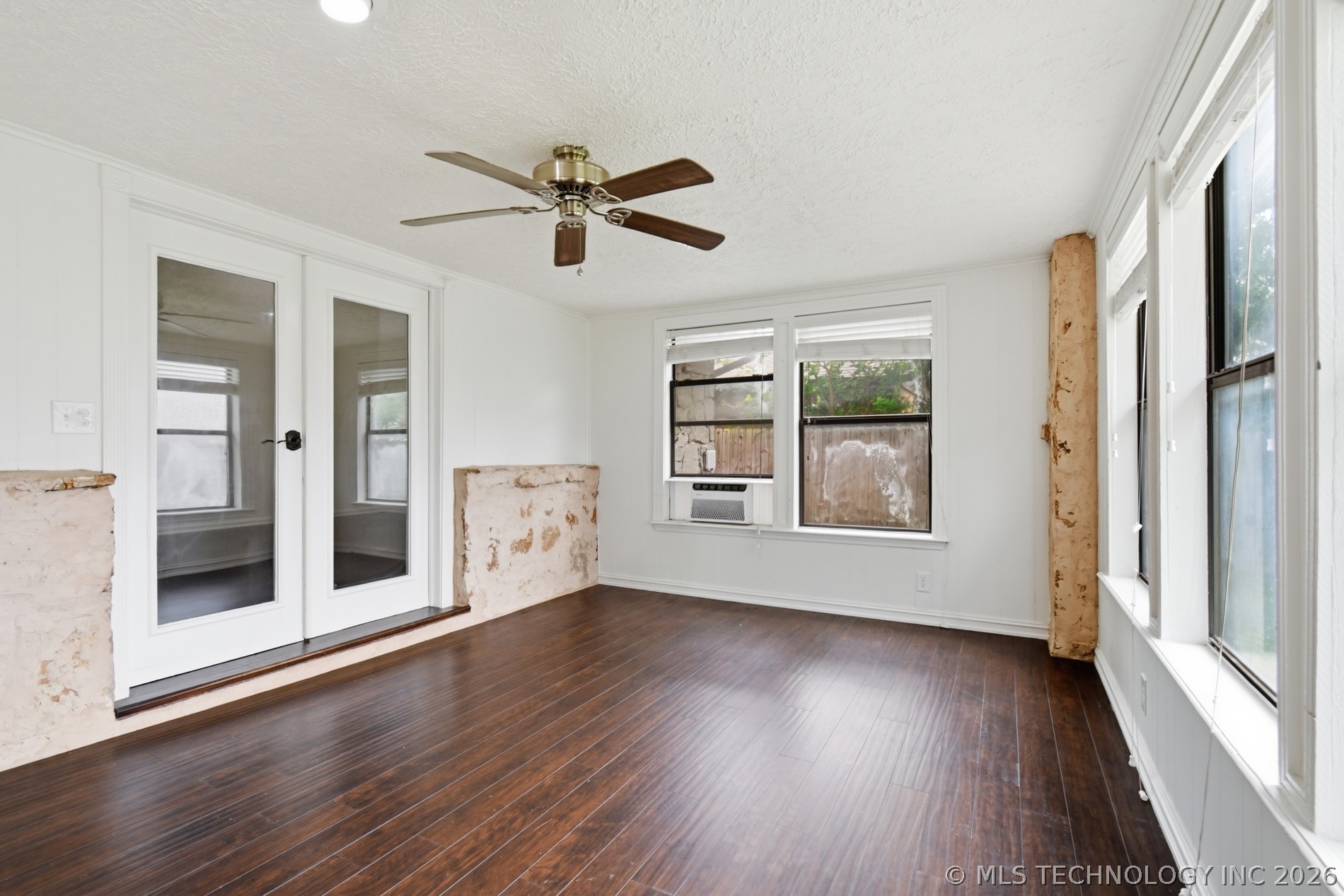 2633 W Dallas Street Property Photo 32