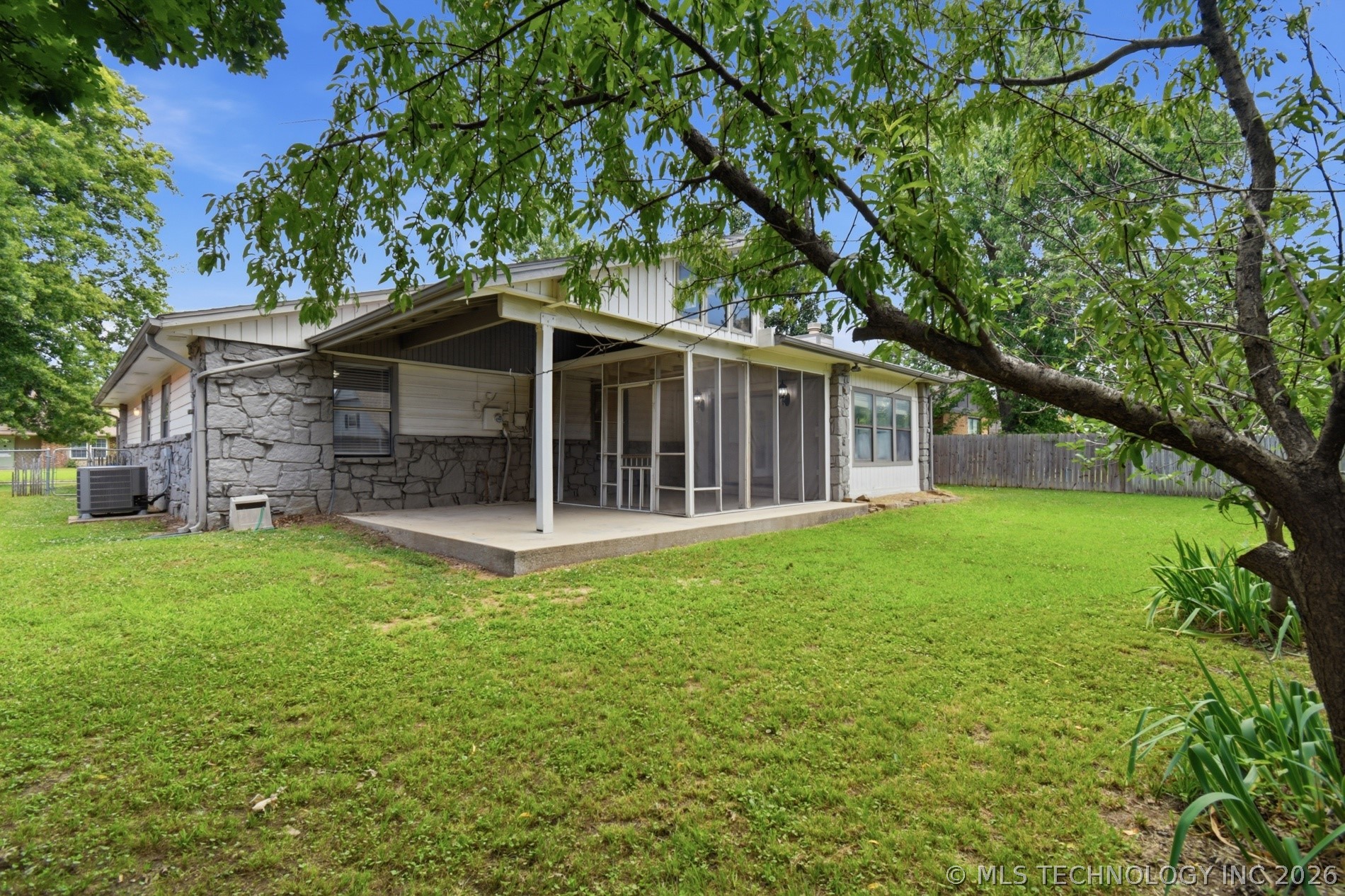 2633 W Dallas Street Property Photo 35