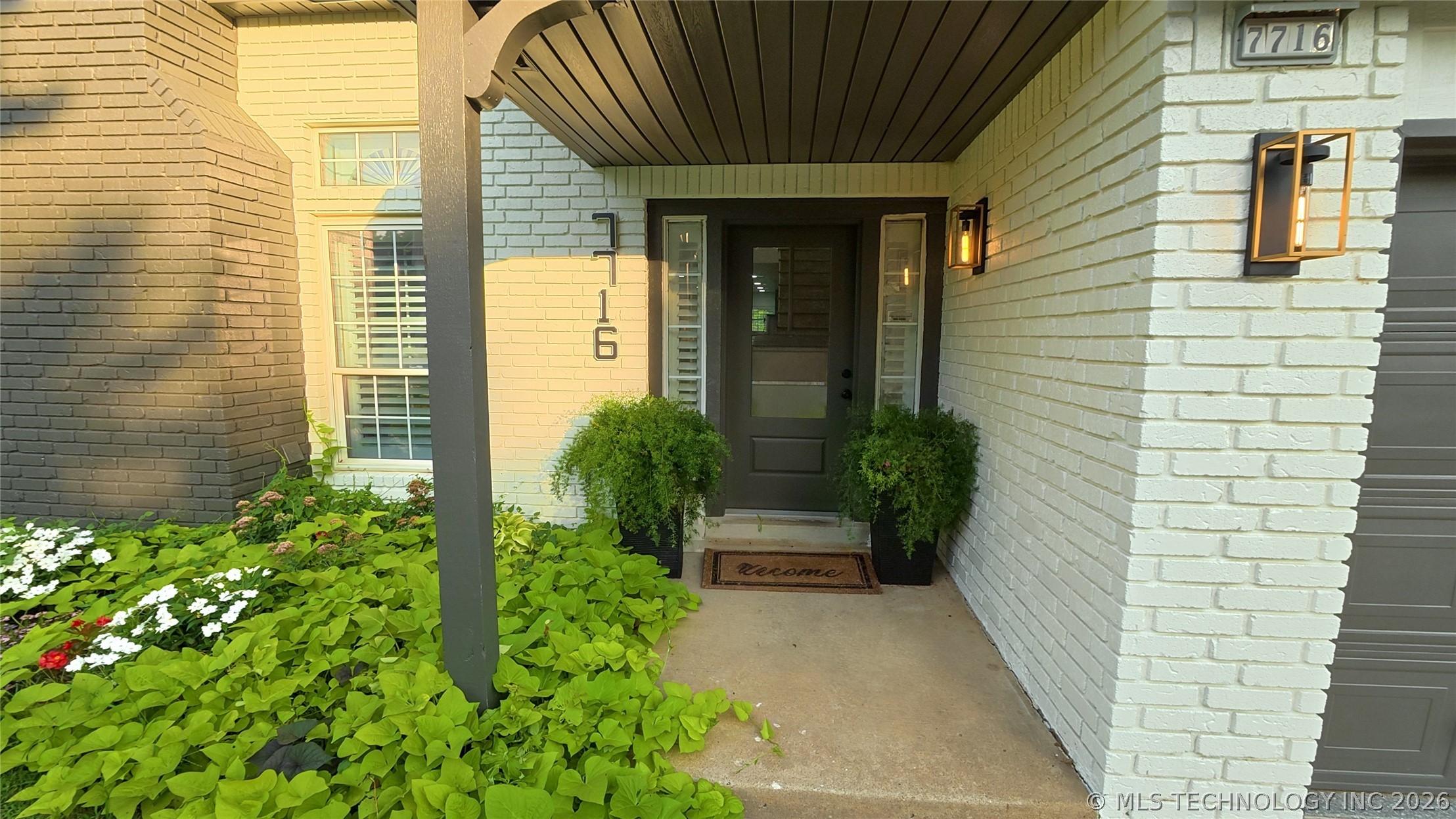 7716 S Granite Avenue Property Photo 3