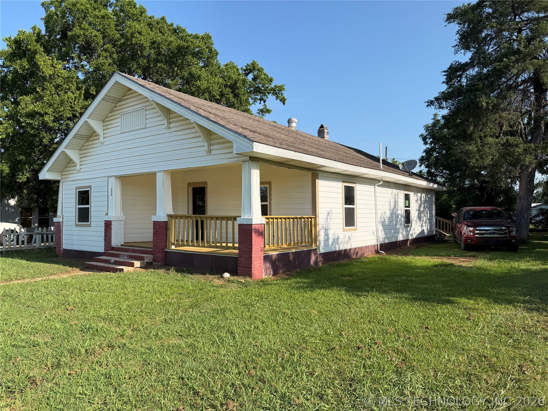 206 W Main Property Photo 2