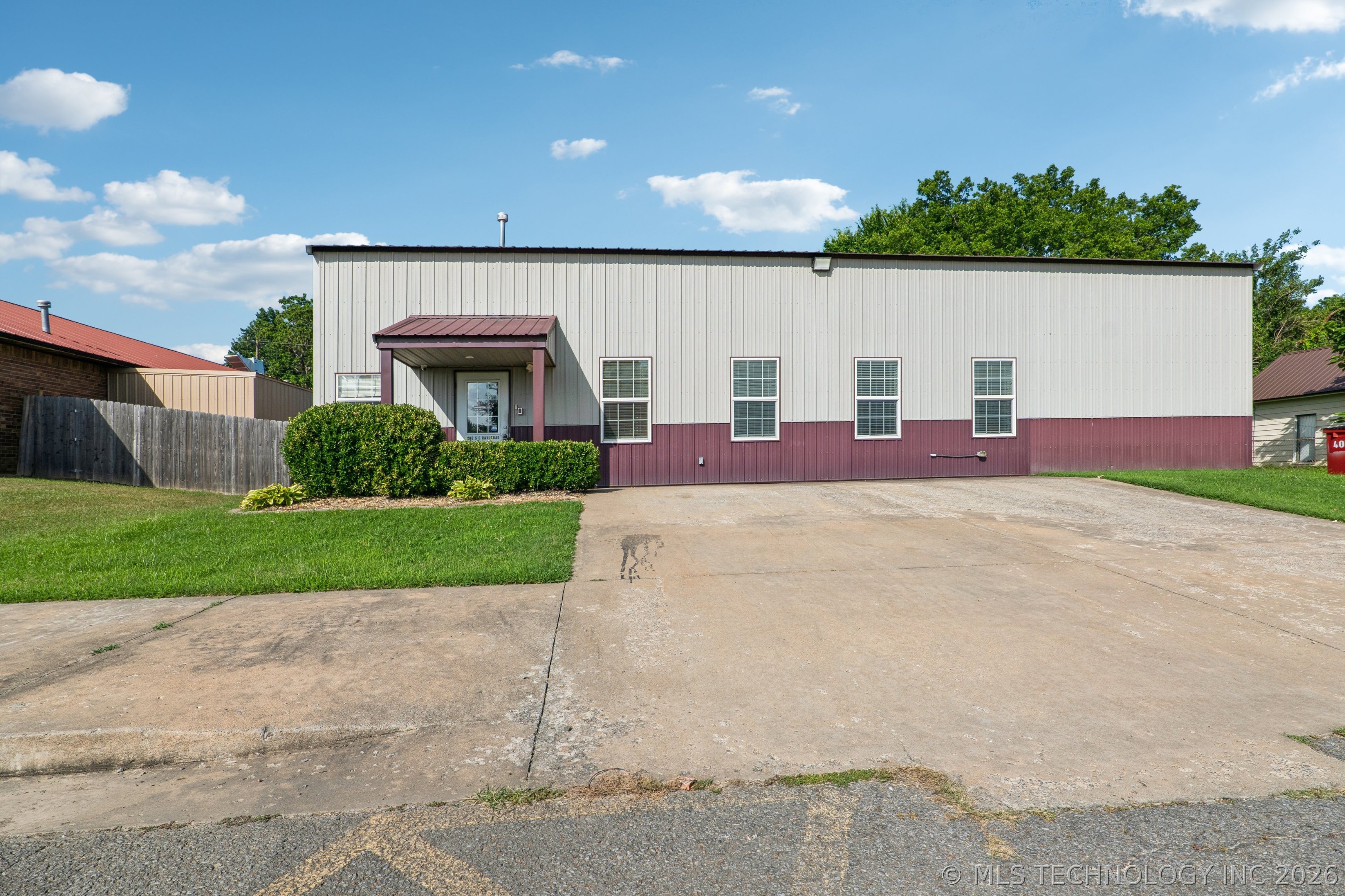 206 Se Railroad Street Property Photo 1
