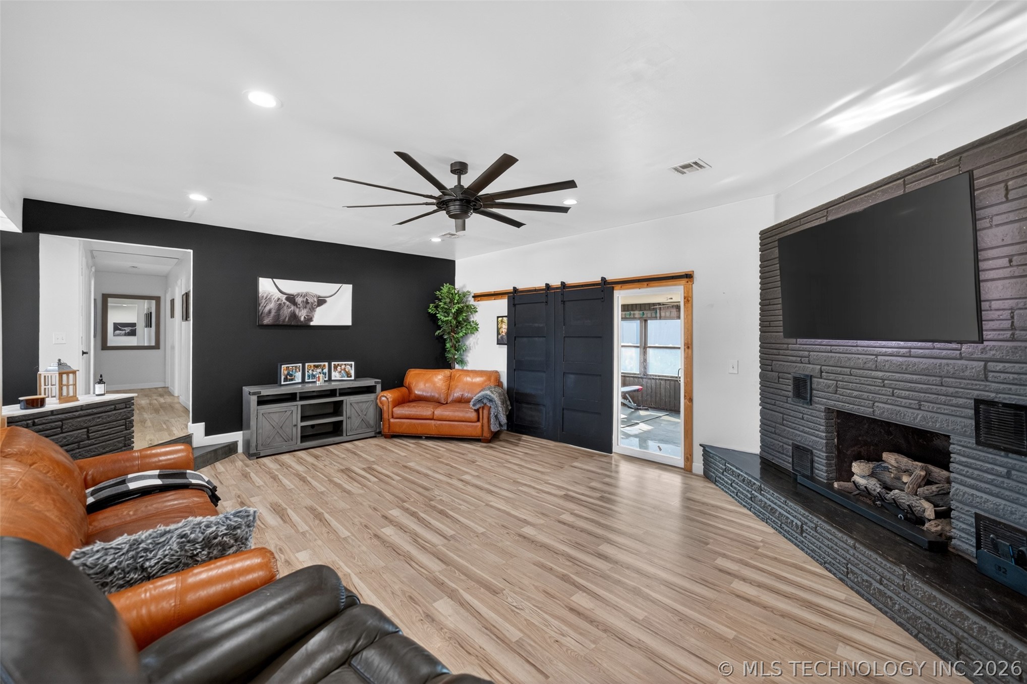 406 N William Penn Property Photo 8