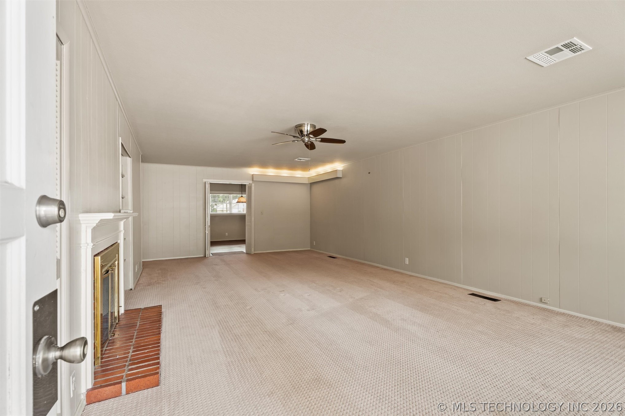 107 W 12th Street 107 Property Photo 5