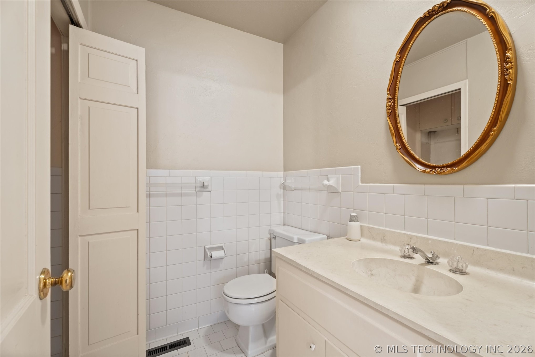107 W 12th Street 107 Property Photo 26