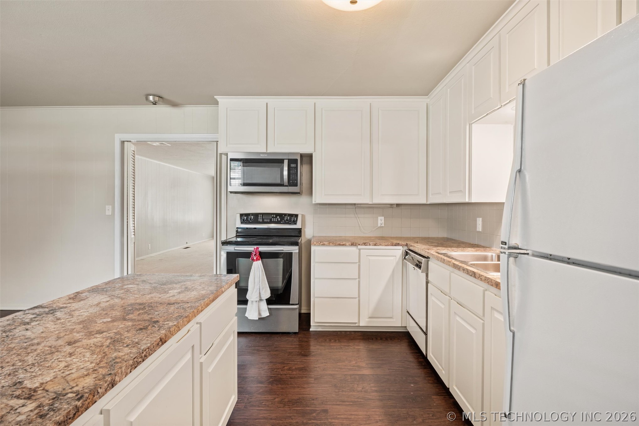 107 W 12th Street 107 Property Photo 35