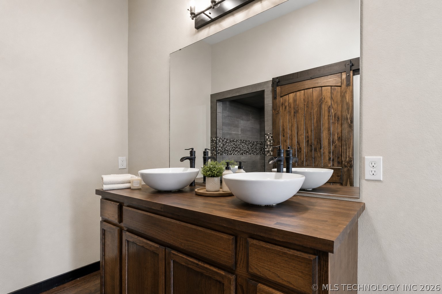 95 Express Road Property Photo 16