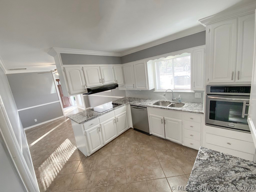 3715 E 51st Place Property Photo 4