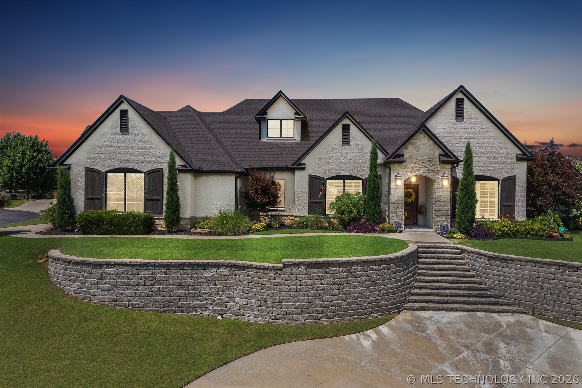 580 Lakeview Circle Property Photo 1