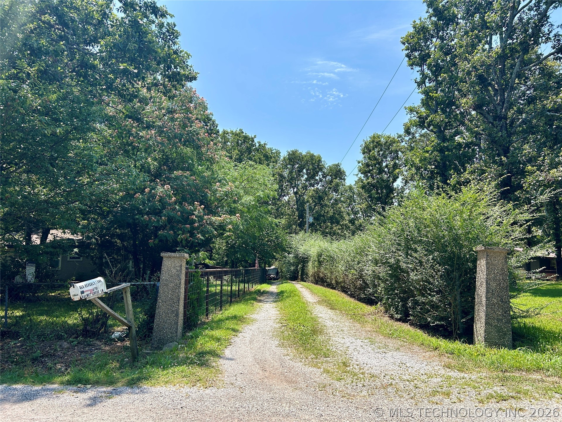 4791 Walnut Grove Property Photo 5