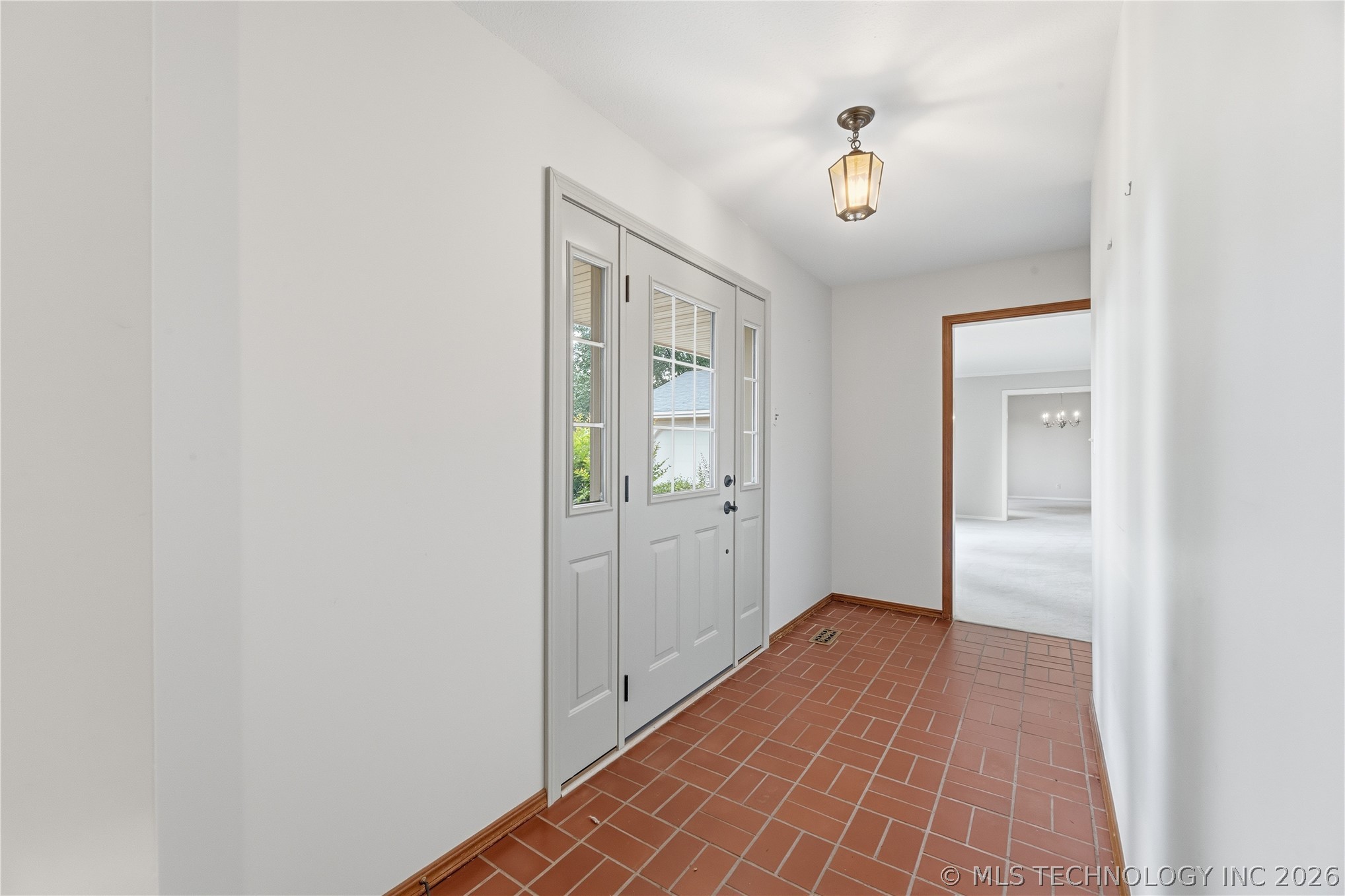 820 W Davis Drive Property Photo 2