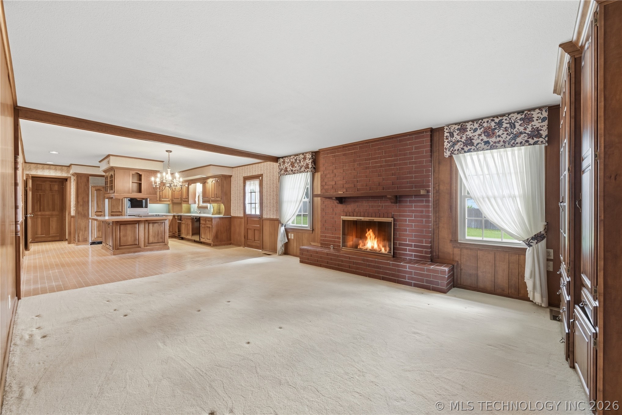 820 W Davis Drive Property Photo 3
