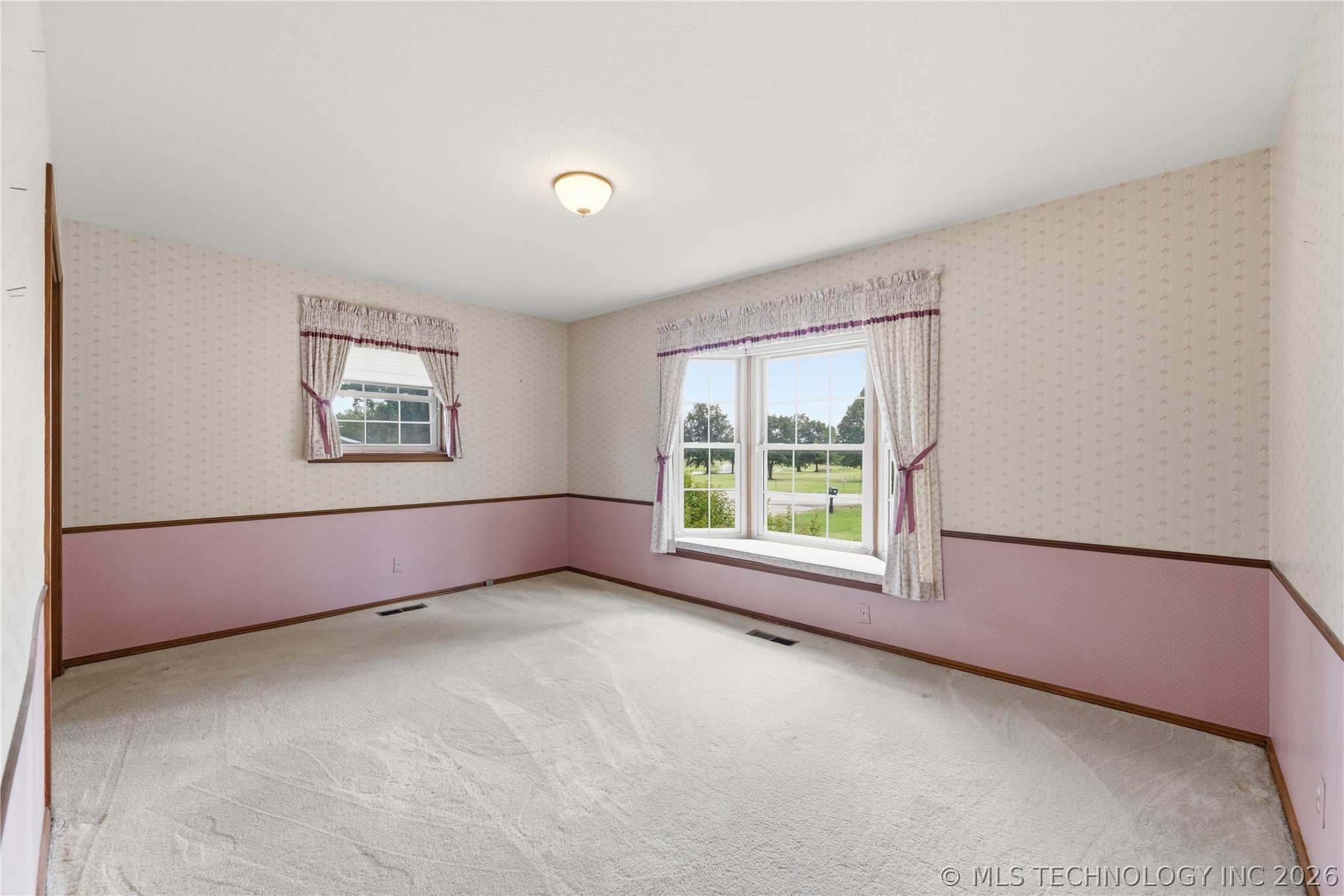 820 W Davis Drive Property Photo 11