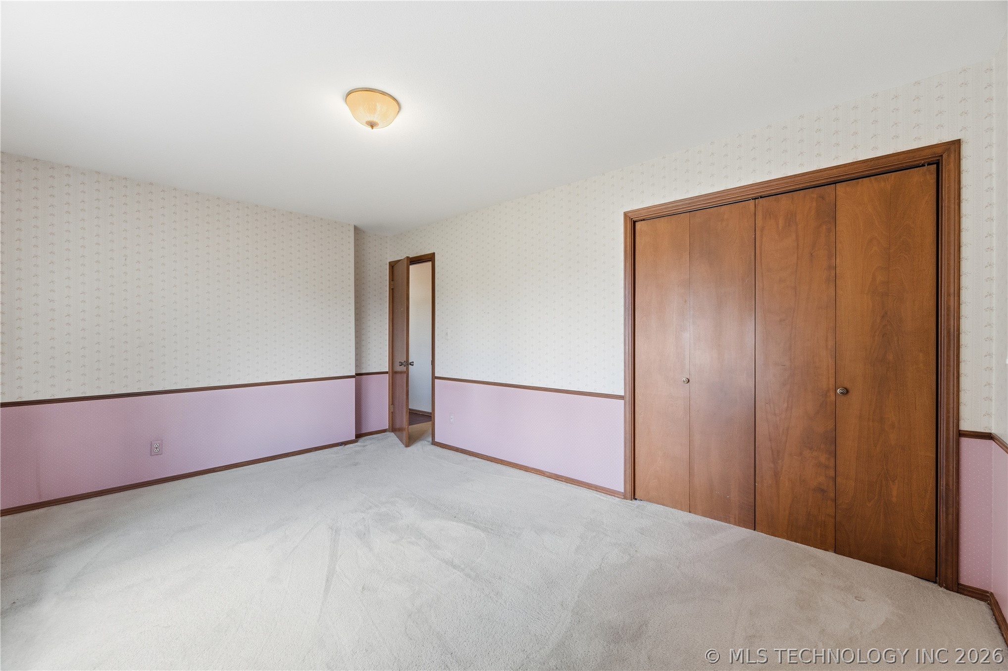 820 W Davis Drive Property Photo 12