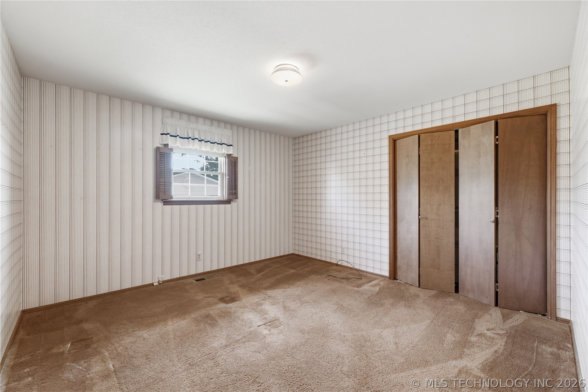 820 W Davis Drive Property Photo 13
