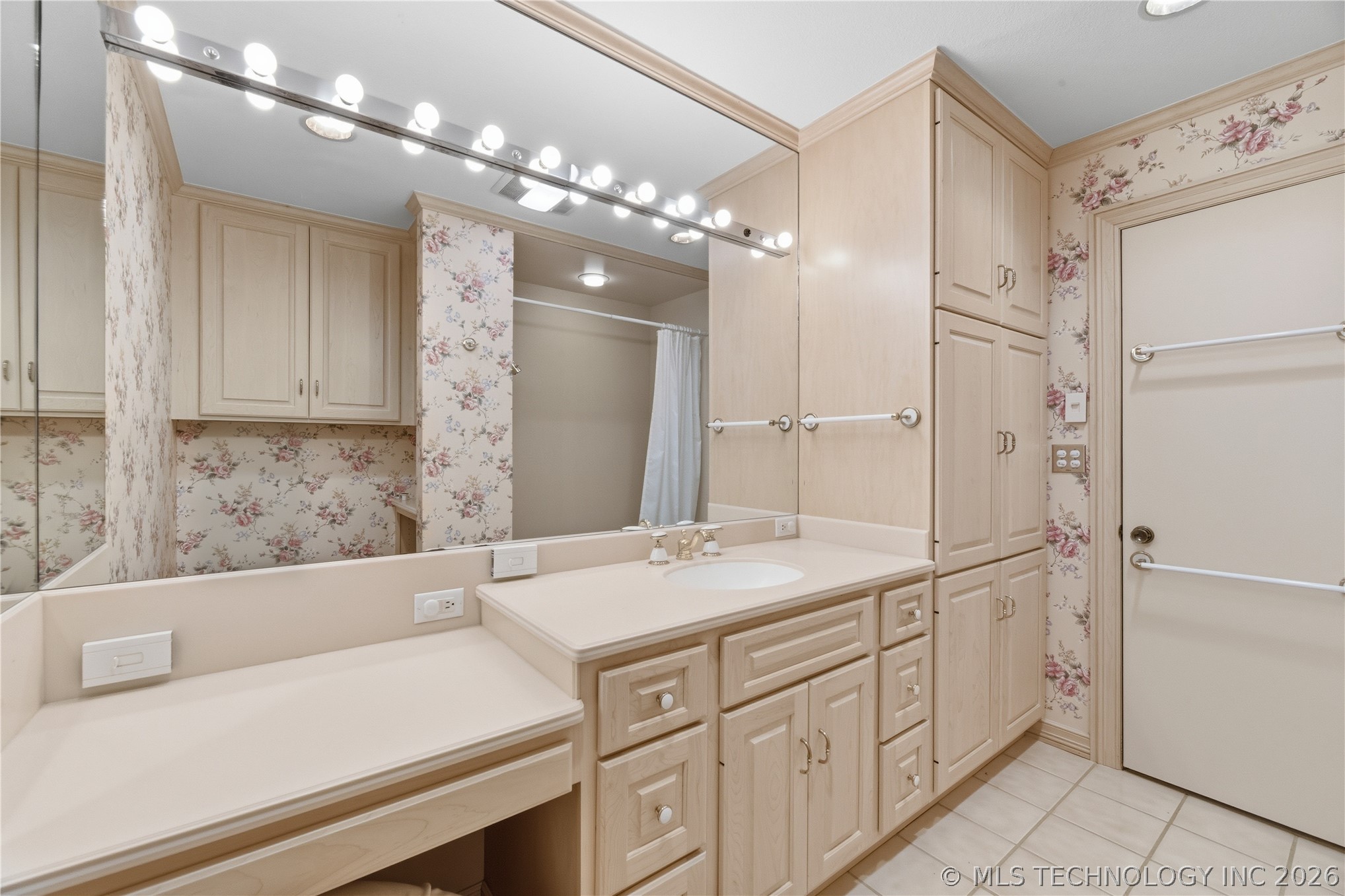 820 W Davis Drive Property Photo 15