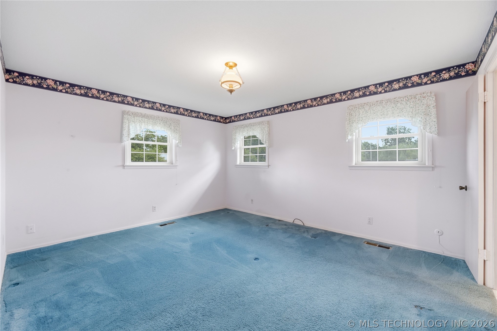 820 W Davis Drive Property Photo 17