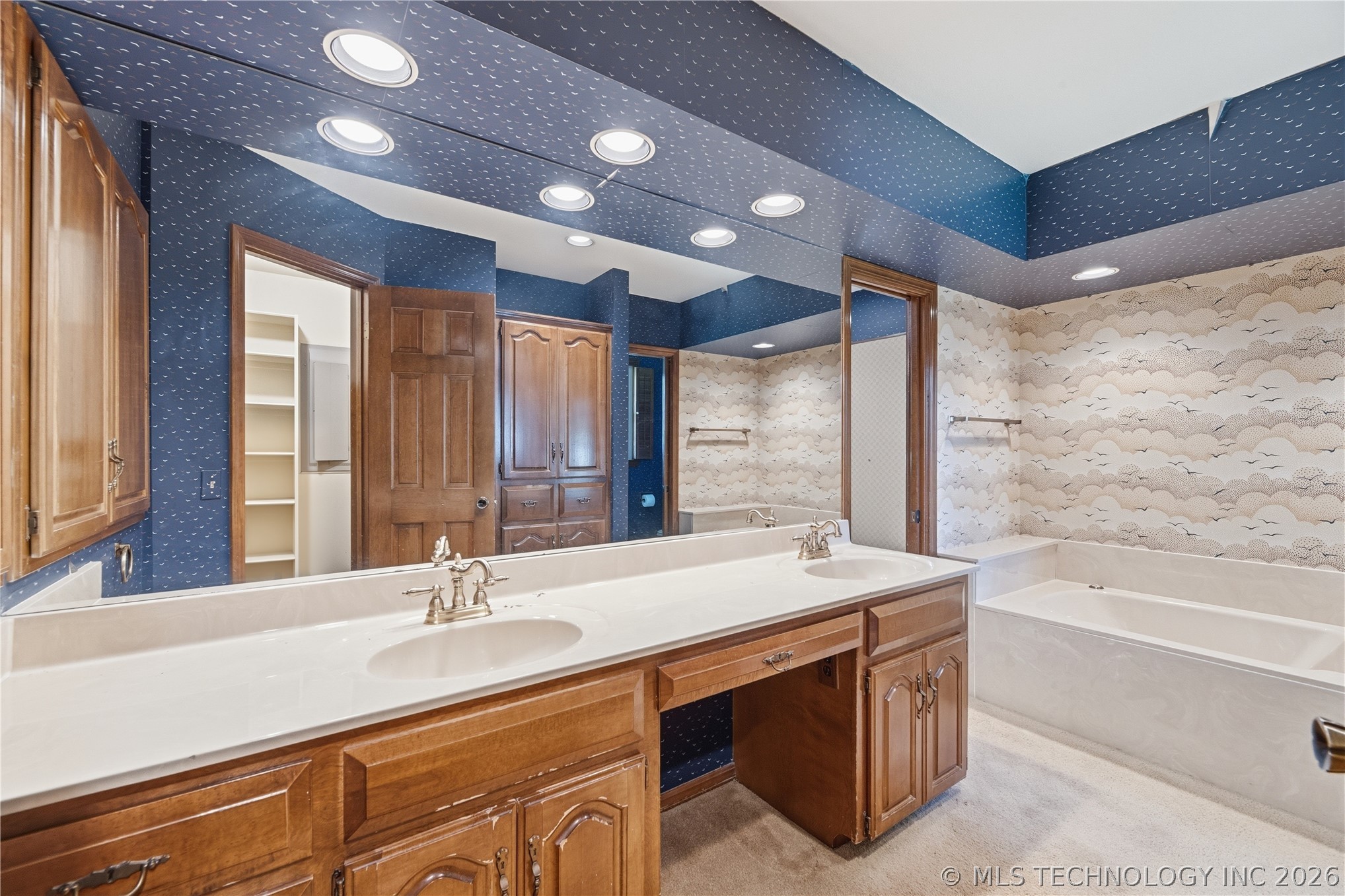 820 W Davis Drive Property Photo 19
