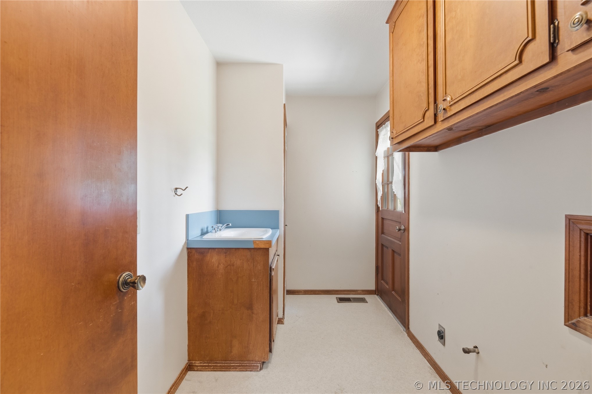 820 W Davis Drive Property Photo 22