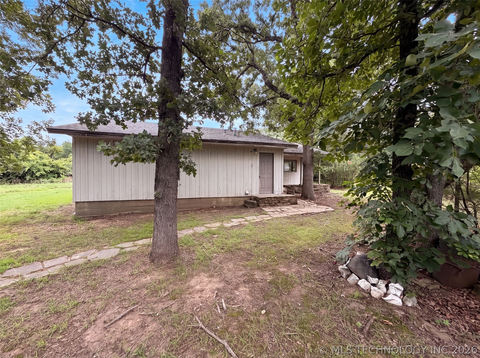 430225 E 1155 Road Property Photo 1