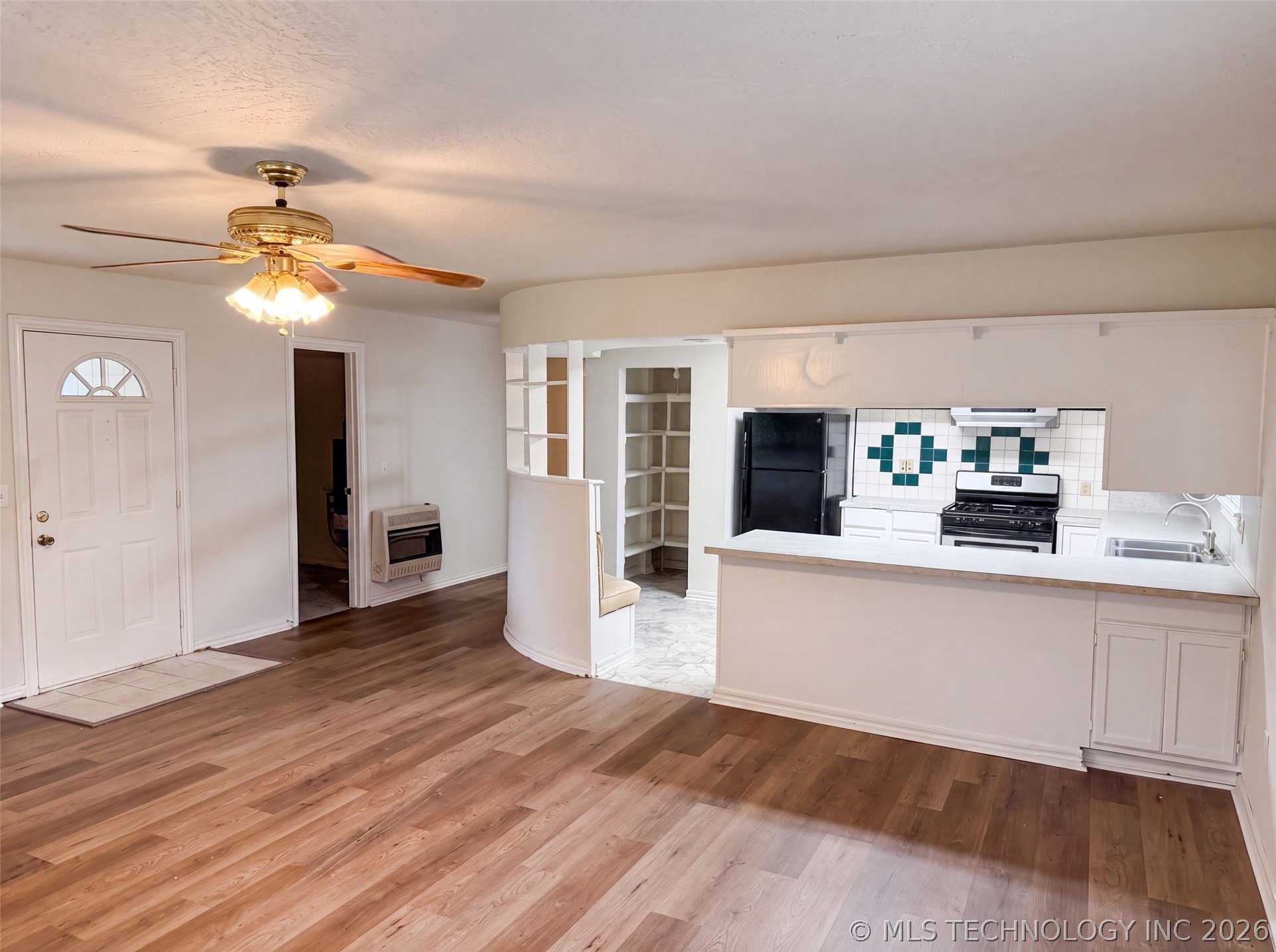 430225 E 1155 Road Property Photo 3