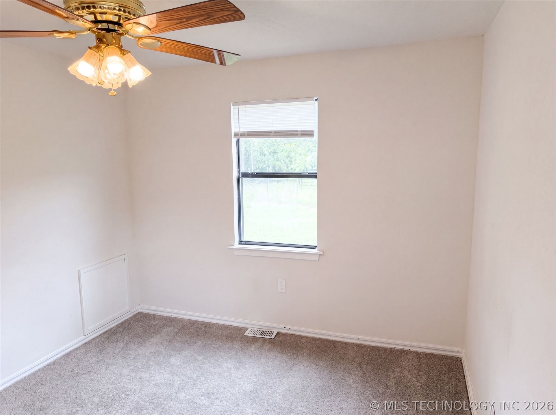 430225 E 1155 Road Property Photo 4