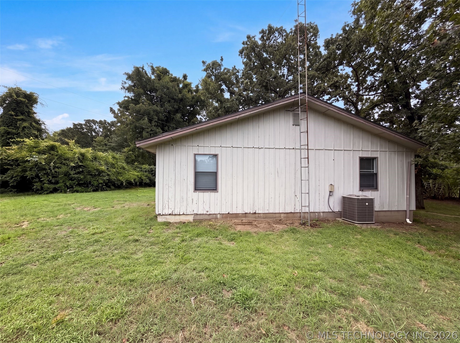 430225 E 1155 Road Property Photo 5